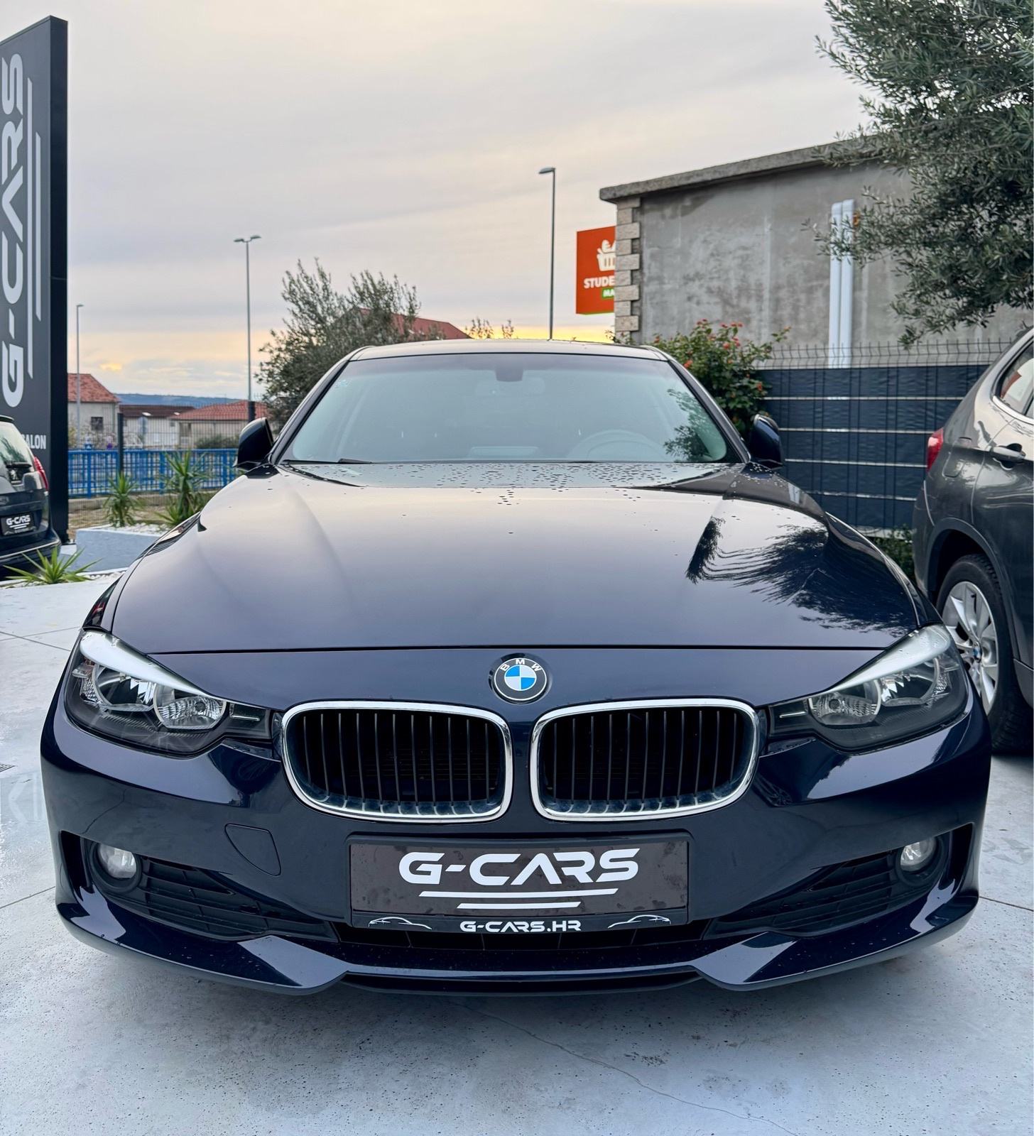 BMW serija 3 318d AUTOMATIK—2015.g—VELIKI SERVIS—REG.GOD.DANA—NAVI—PDC, fotografija 2