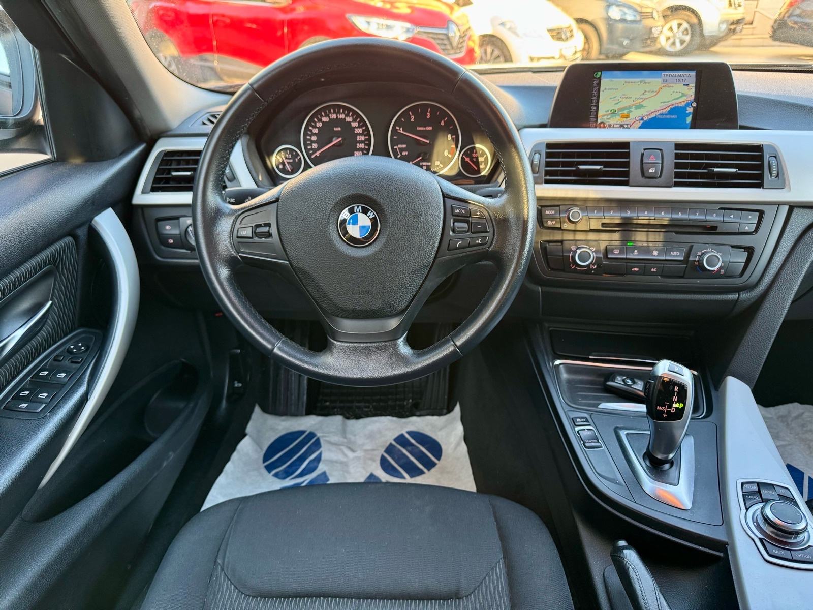 BMW serija 3 318d AUTOMATIK—2015.g—VELIKI SERVIS—REG.GOD.DANA—NAVI—PDC, fotografija 14