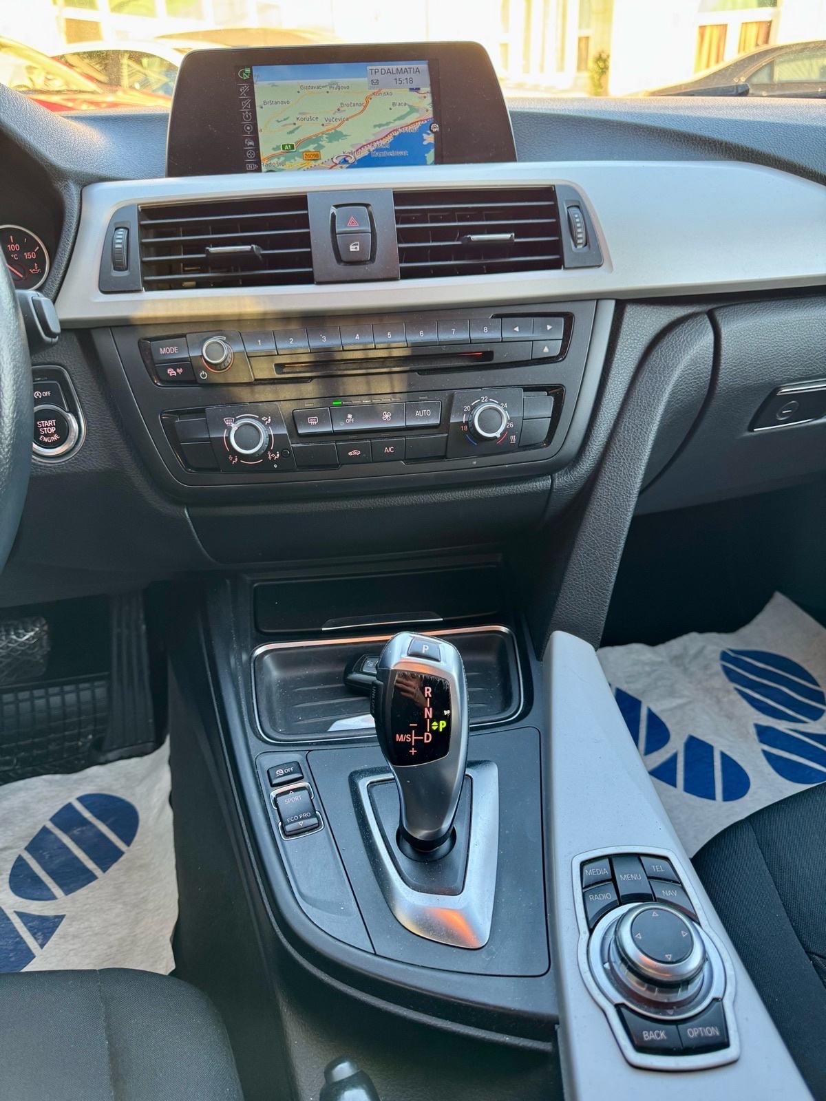 BMW serija 3 318d AUTOMATIK—2015.g—VELIKI SERVIS—REG.GOD.DANA—NAVI—PDC, fotografija 16