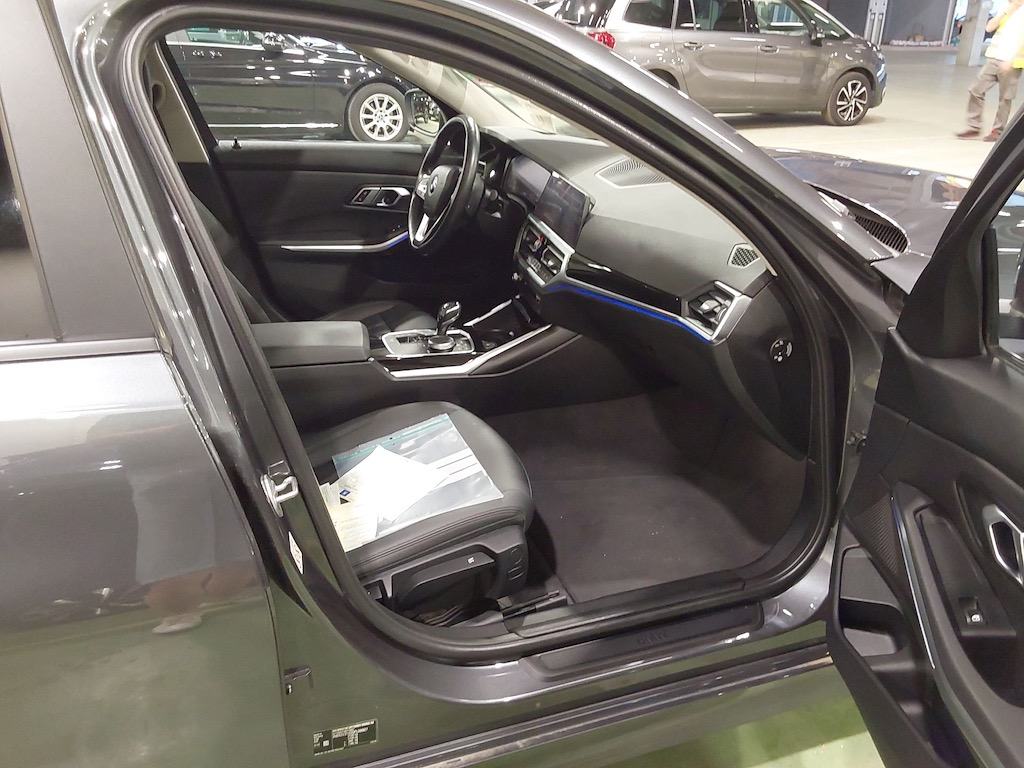 BMW SERIJA 3 318D, AUTOMATIK,FULL LED,NAVI,AMBI,GR.SJED,JAMSTVO!, fotografija 8