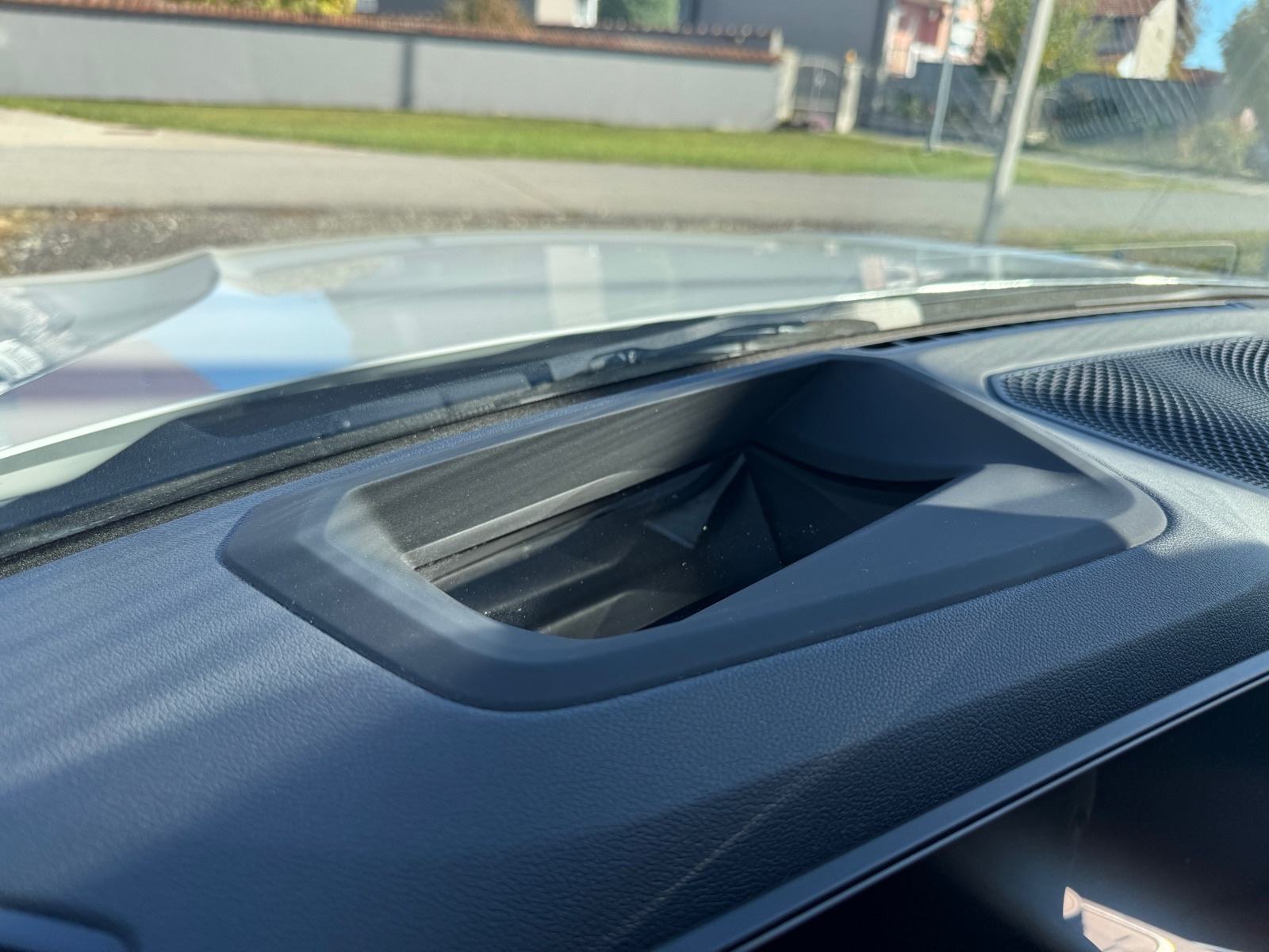 BMW serija 3 318d automatik M-paket, Registriran, fotografija 19