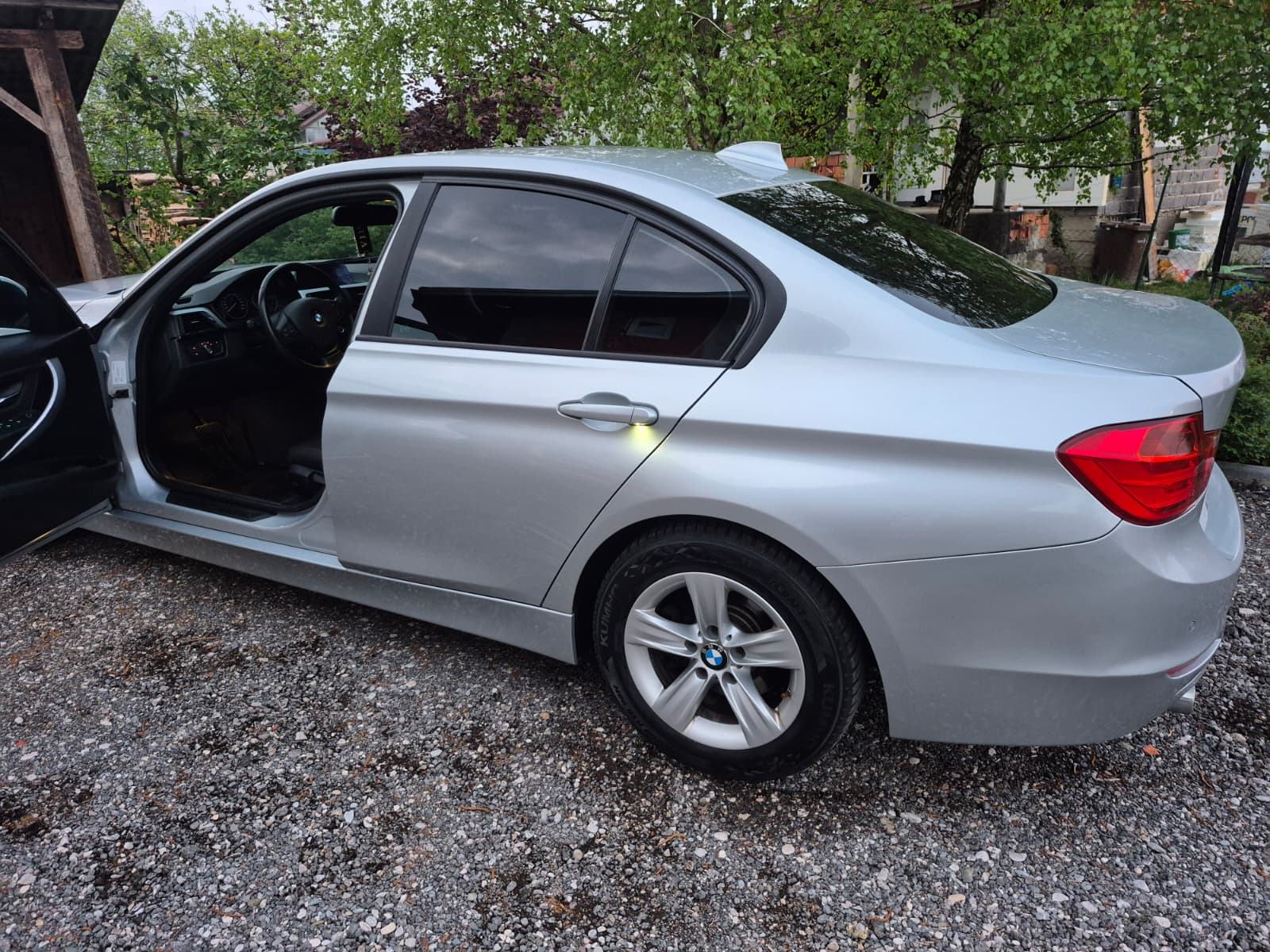 BMW F30 318d Automatik,Skrivena kuka,4dodatne zimske gume,, fotografija 7