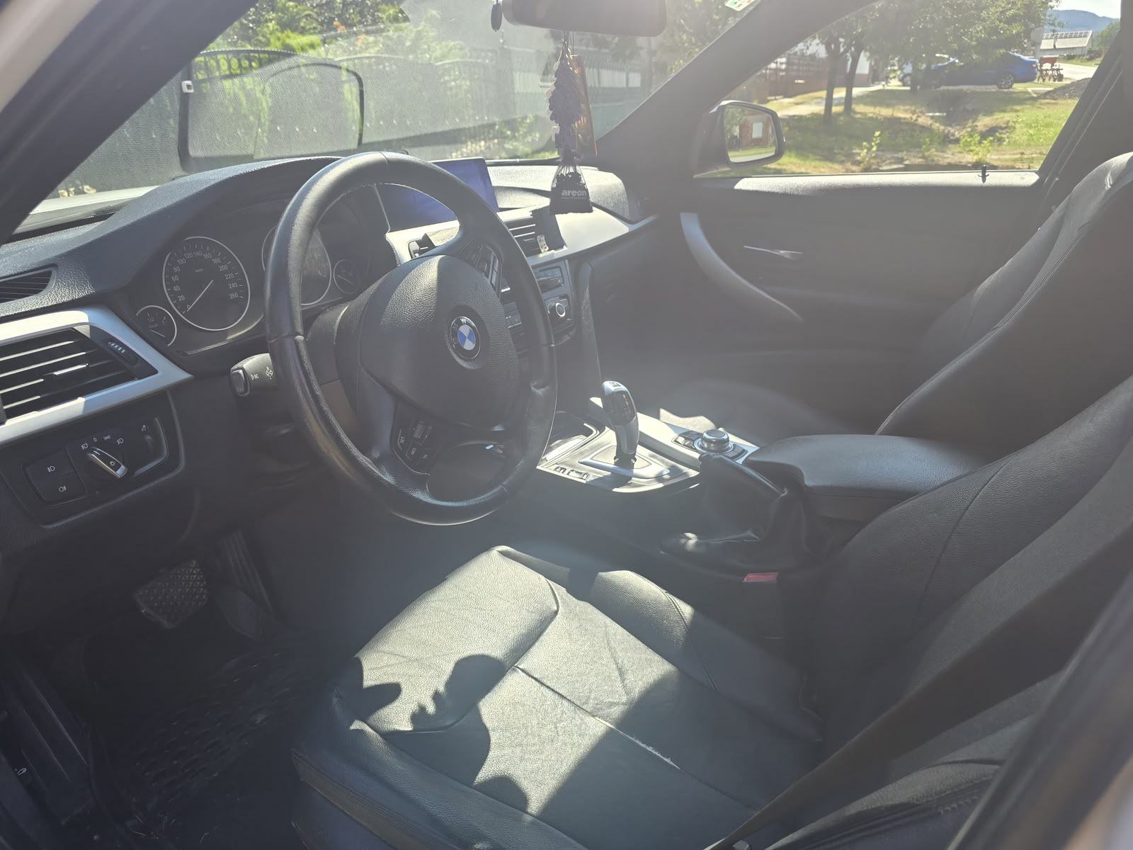 BMW serija 3 318d automatik, fotografija 8