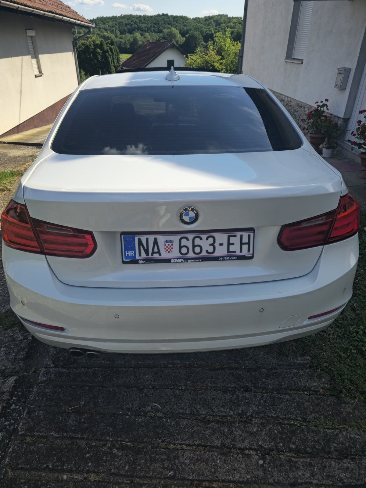 BMW serija 3 318d automatik, fotografija 2
