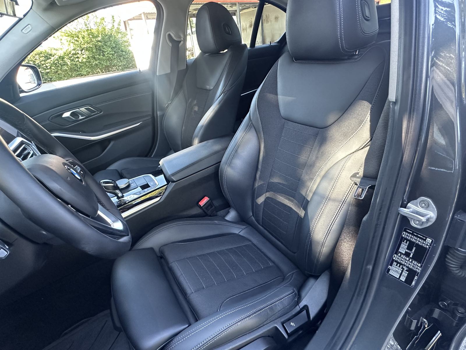 BMW serija 3 318d AUTOMATIK, DIGITALNA SERVISNA, TOP OPREMA!, fotografija 9