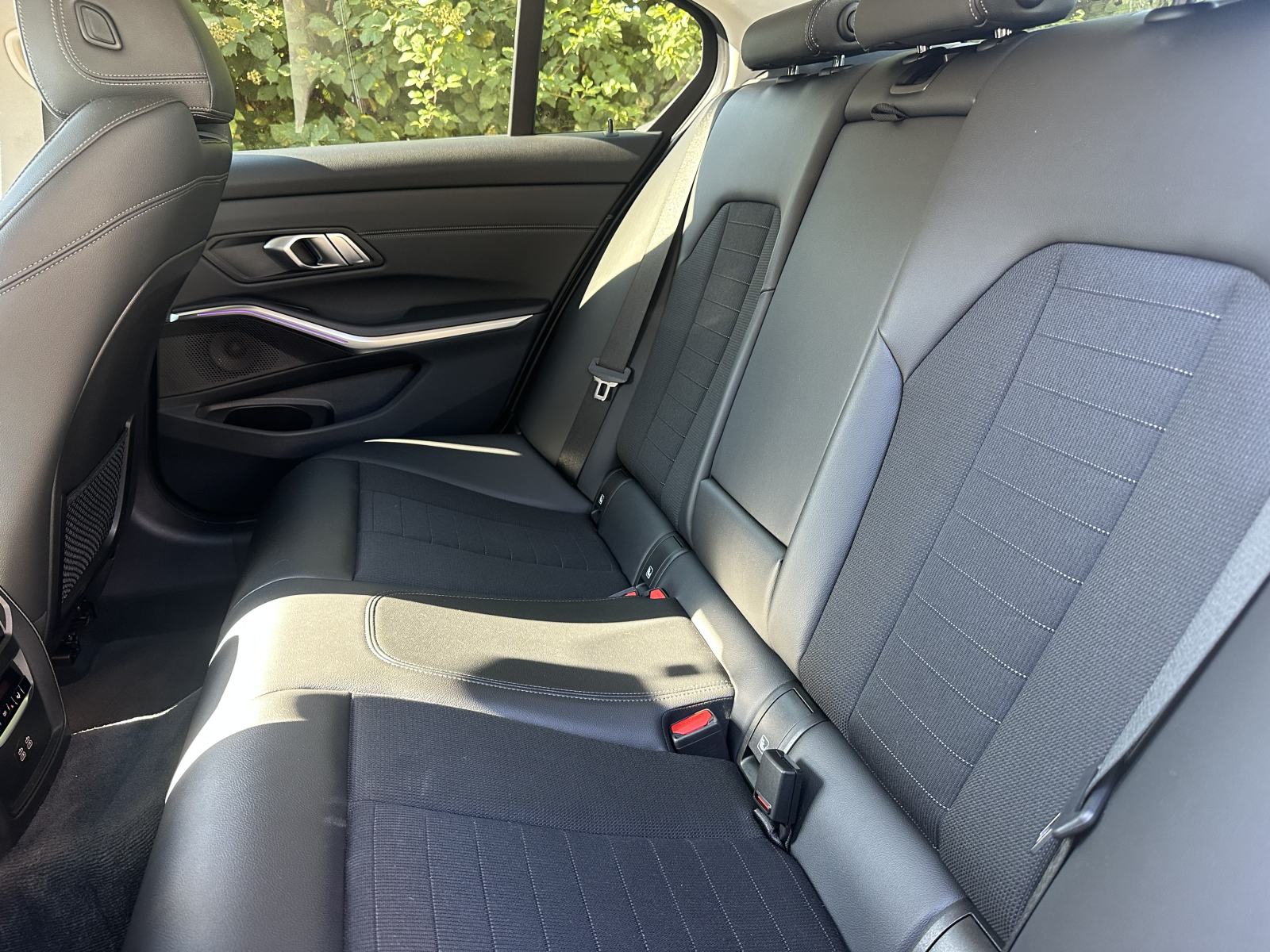 BMW serija 3 318d AUTOMATIK, DIGITALNA SERVISNA, TOP OPREMA!, fotografija 10