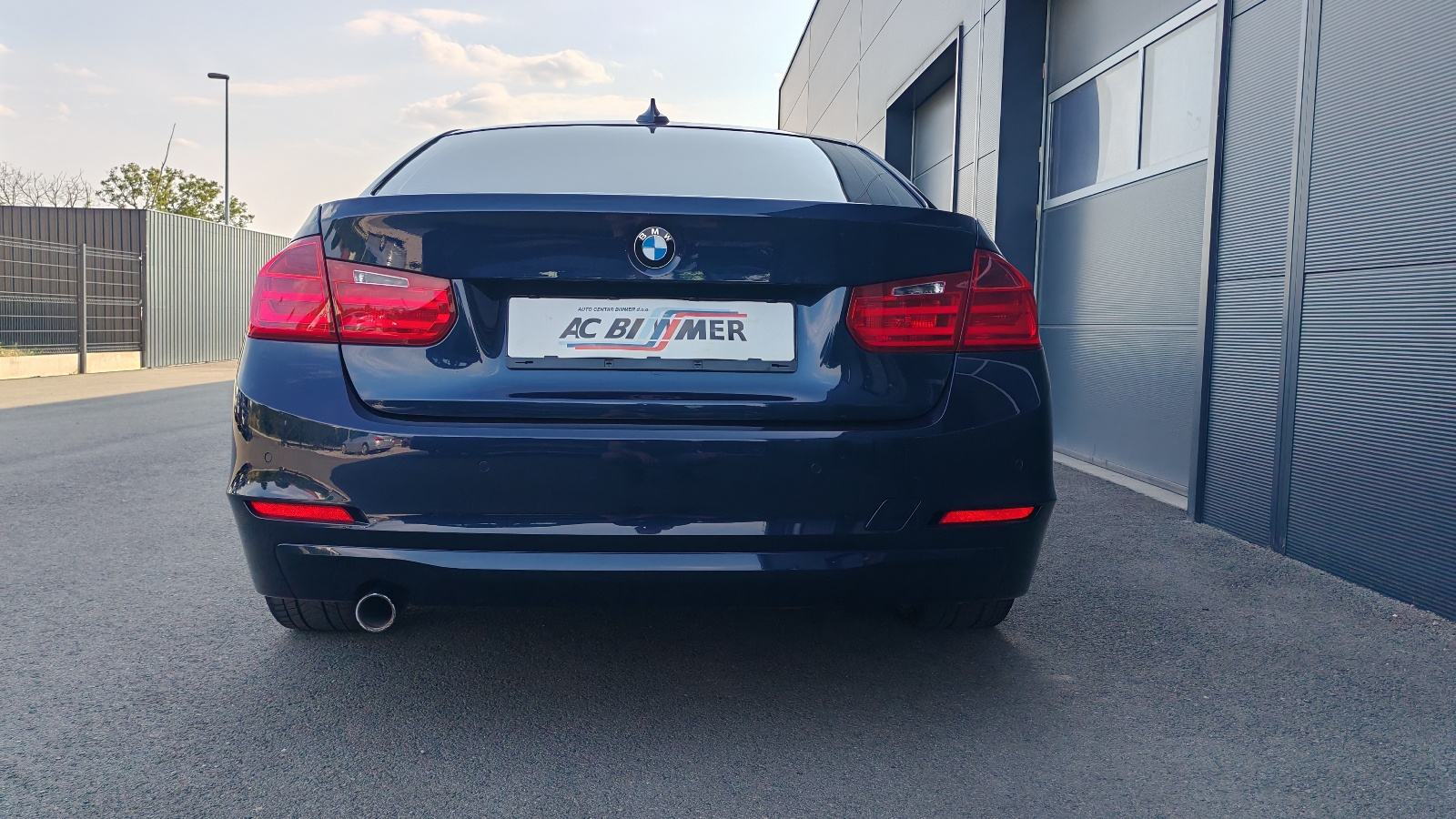 BMW serija 3 318d automatik, fotografija 6