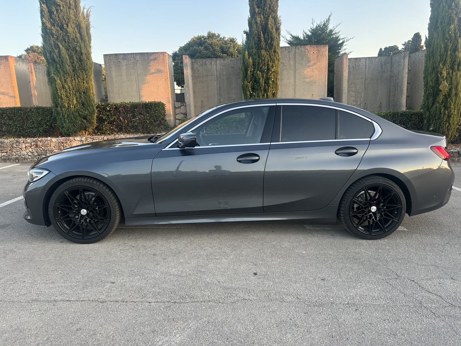 BMW serija 3 318d AUTOMATIK, DIGITALNA SERVISNA, TOP OPREMA!, fotografija 3