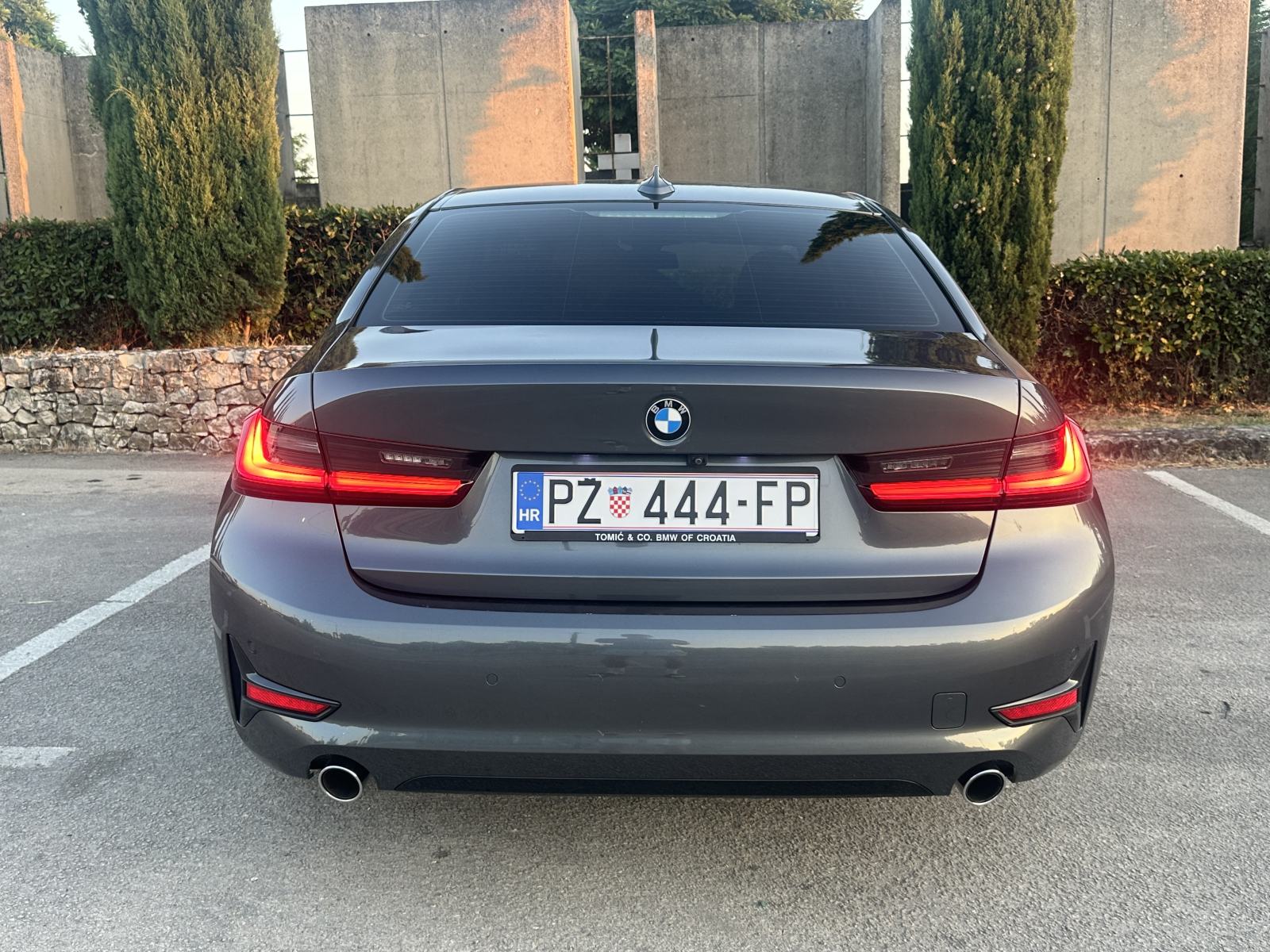 BMW serija 3 318d AUTOMATIK, DIGITALNA SERVISNA, TOP OPREMA!, fotografija 5