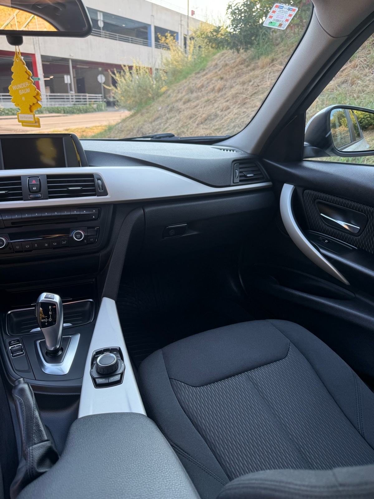 BMW serija 3 318d automatik, fotografija 15
