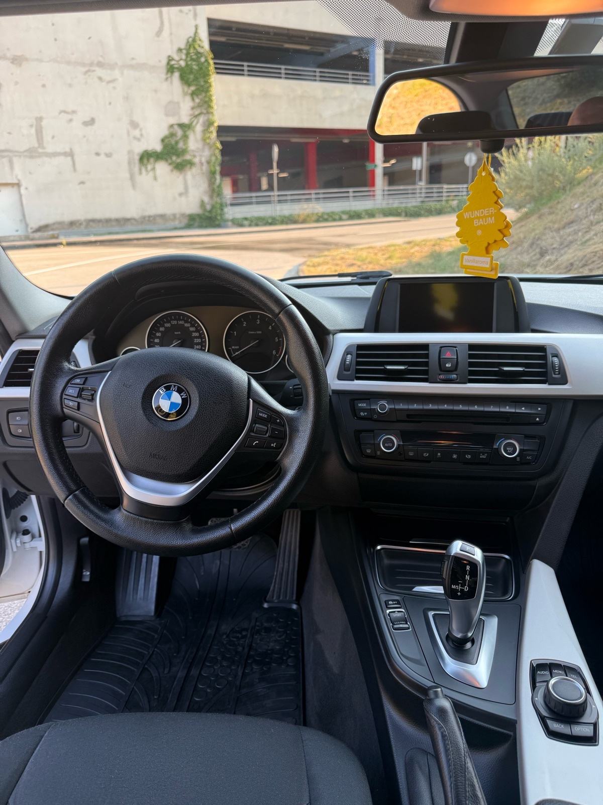 BMW serija 3 318d automatik, fotografija 10