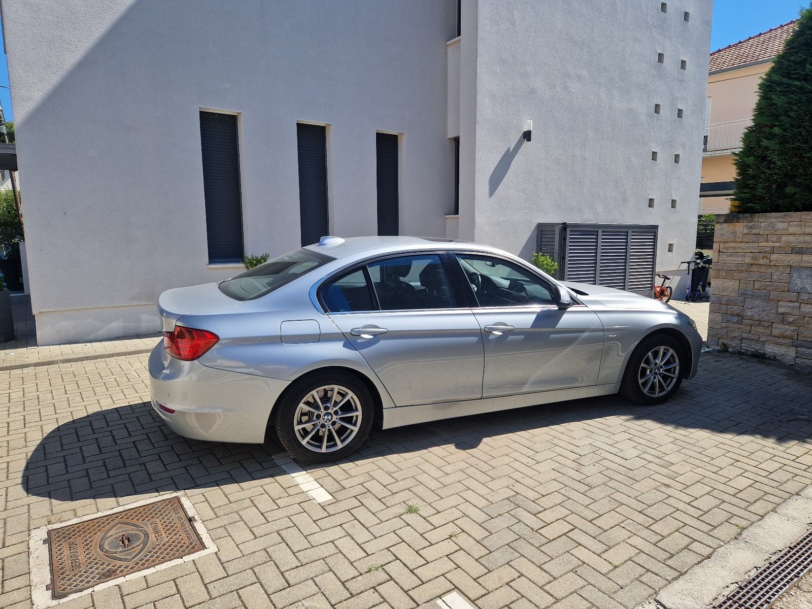 BMW serija 3 318d automatik / Luxury edition, fotografija 3