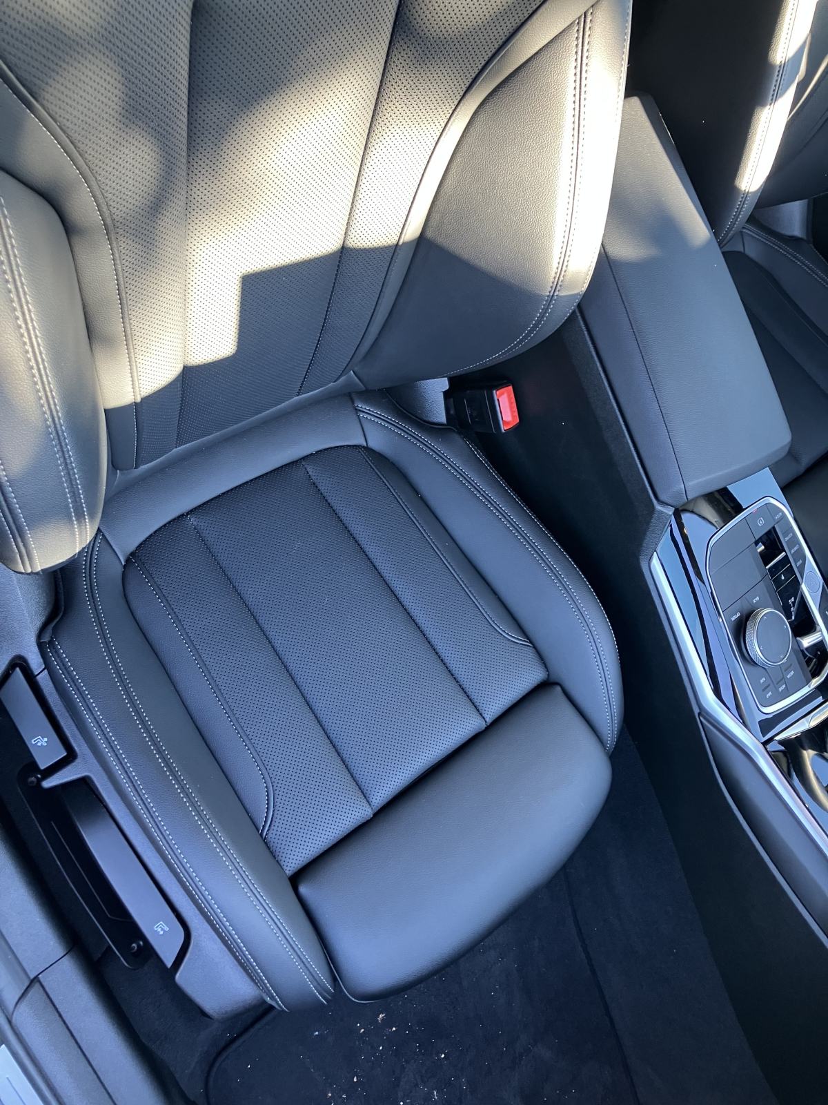 BMW serija 3 318d LCI Mild- hybrid, fotografija 3