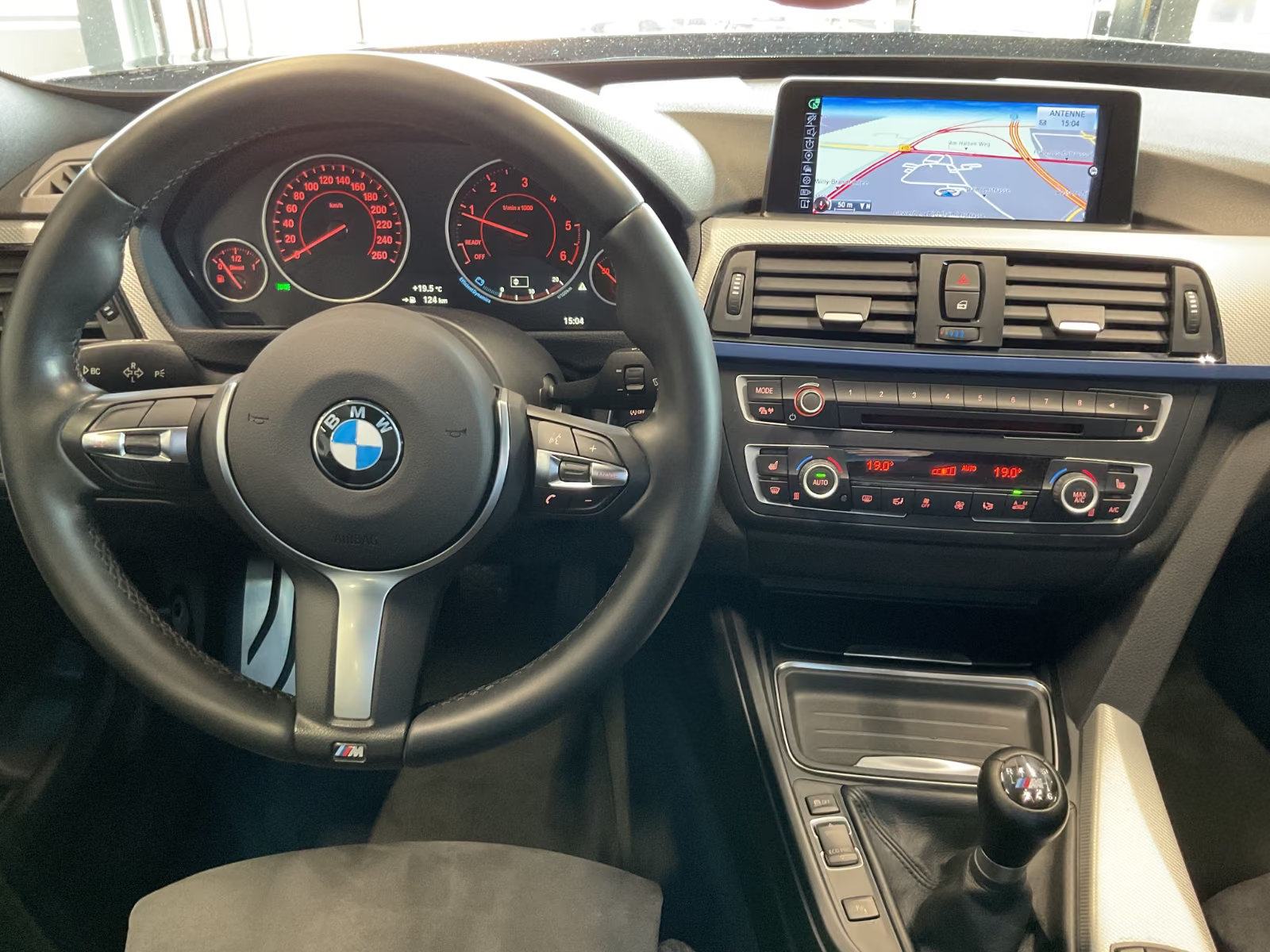 BMW serija 3 318d M-sport BiXenon navi alcantara PDCx2 kam gr.sj. TOP, fotografija 7