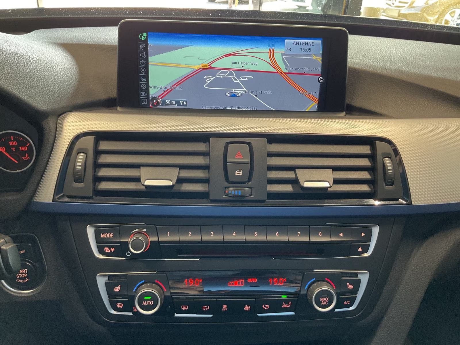 BMW serija 3 318d M-sport BiXenon navi alcantara PDCx2 kam gr.sj. TOP, fotografija 9