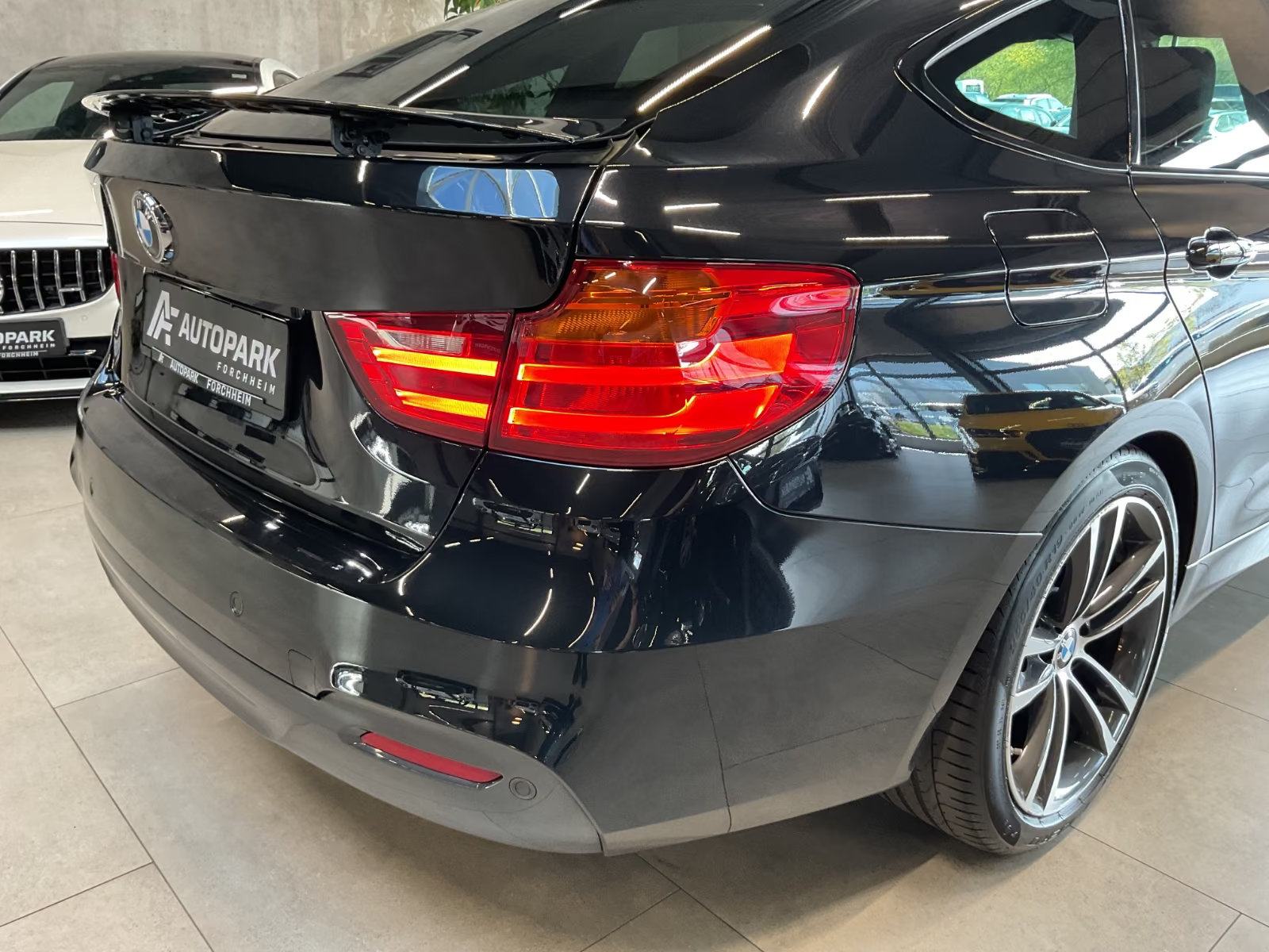 BMW serija 3 318d M-sport BiXenon navi alcantara PDCx2 kam gr.sj. TOP, fotografija 15