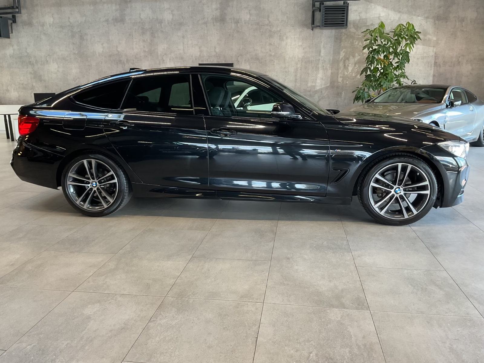 BMW serija 3 318d M-sport BiXenon navi alcantara PDCx2 kam gr.sj. TOP, fotografija 14