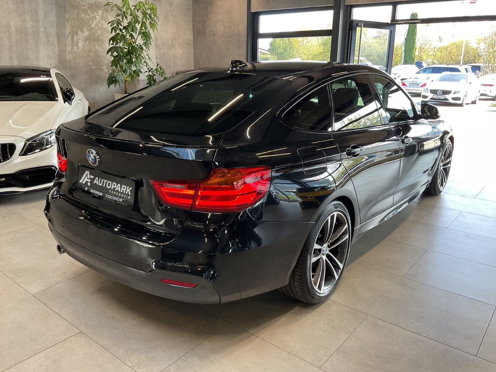 BMW serija 3 318d M-sport BiXenon navi alcantara PDCx2 kam gr.sj. TOP, fotografija 3