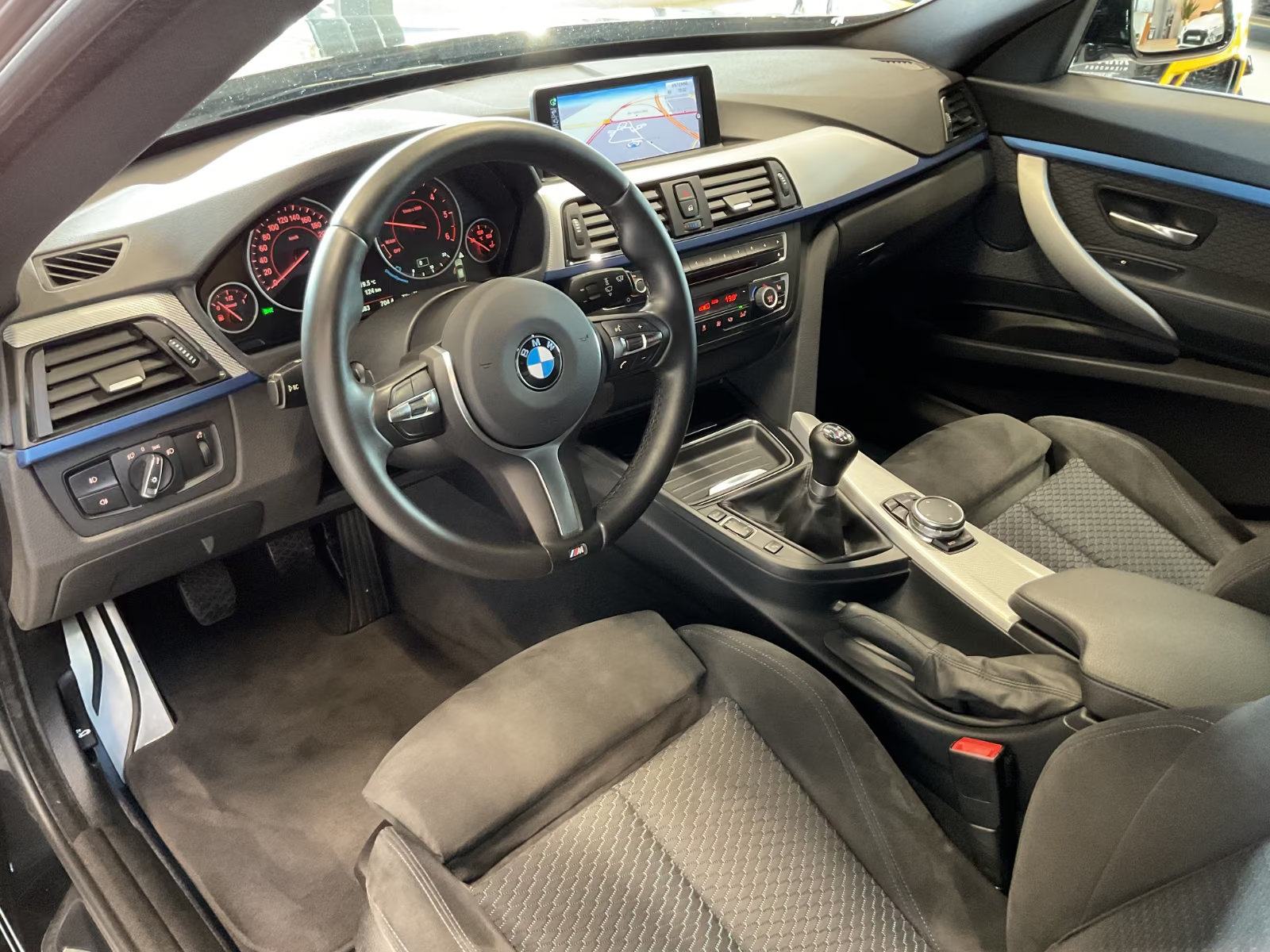 BMW serija 3 318d M-sport BiXenon navi alcantara PDCx2 kam gr.sj. TOP, fotografija 5
