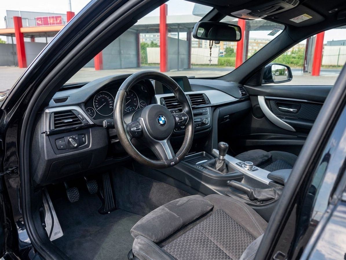 BMW serija 3 318d M-sport, fotografija 11