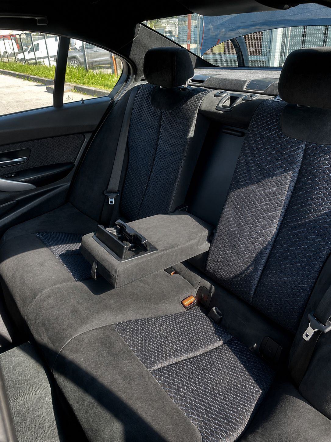 BMW serija 3 318d M-sport, fotografija 12