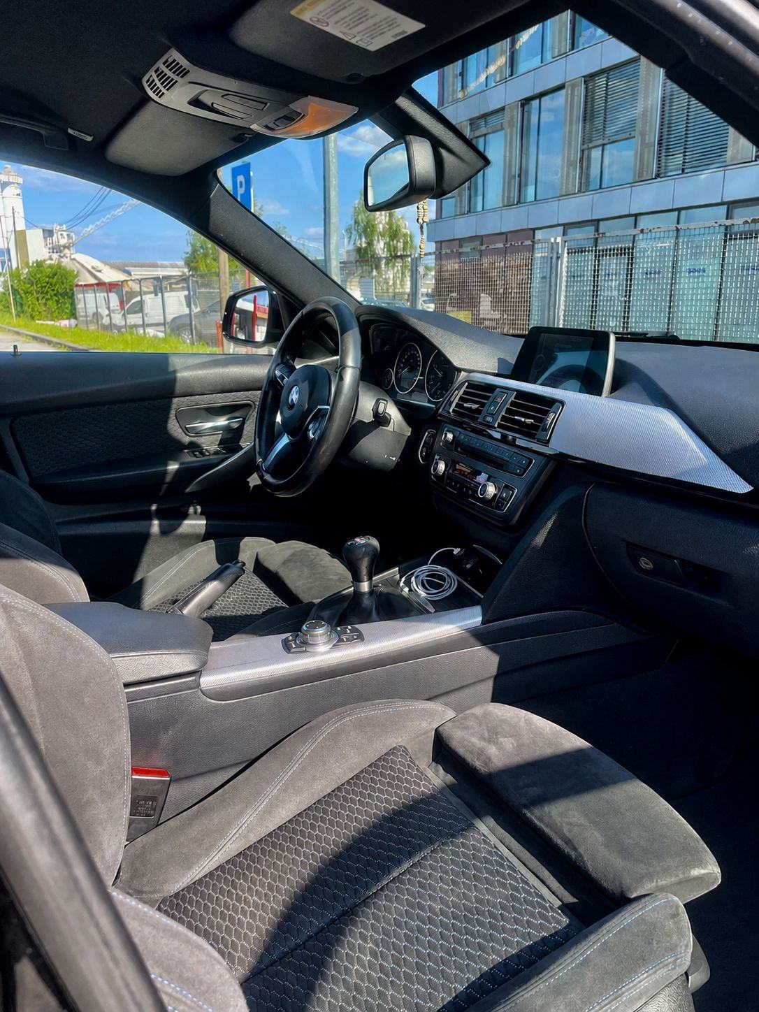 BMW serija 3 318d M-sport, fotografija 13