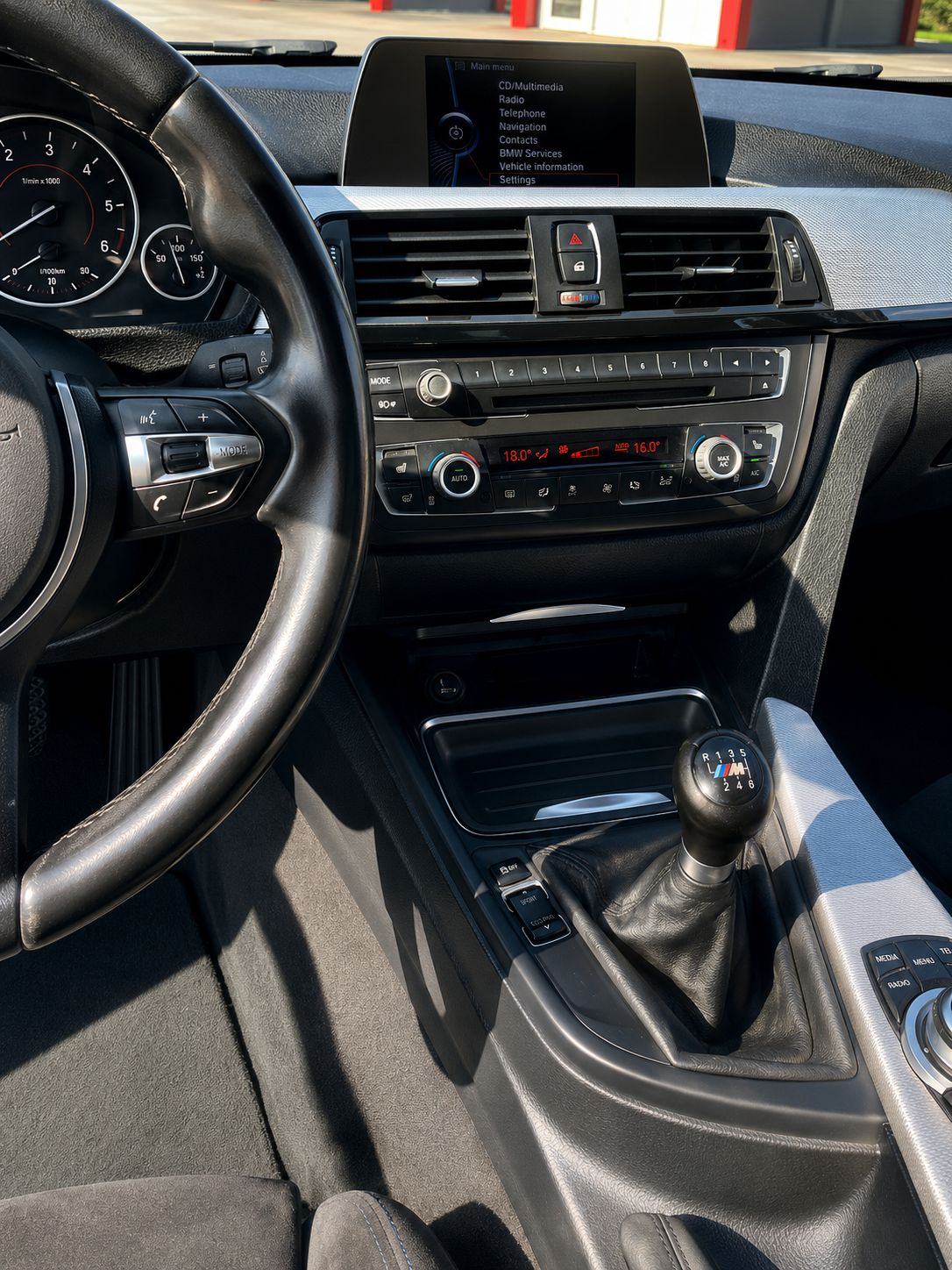 BMW serija 3 318d M-sport, fotografija 15