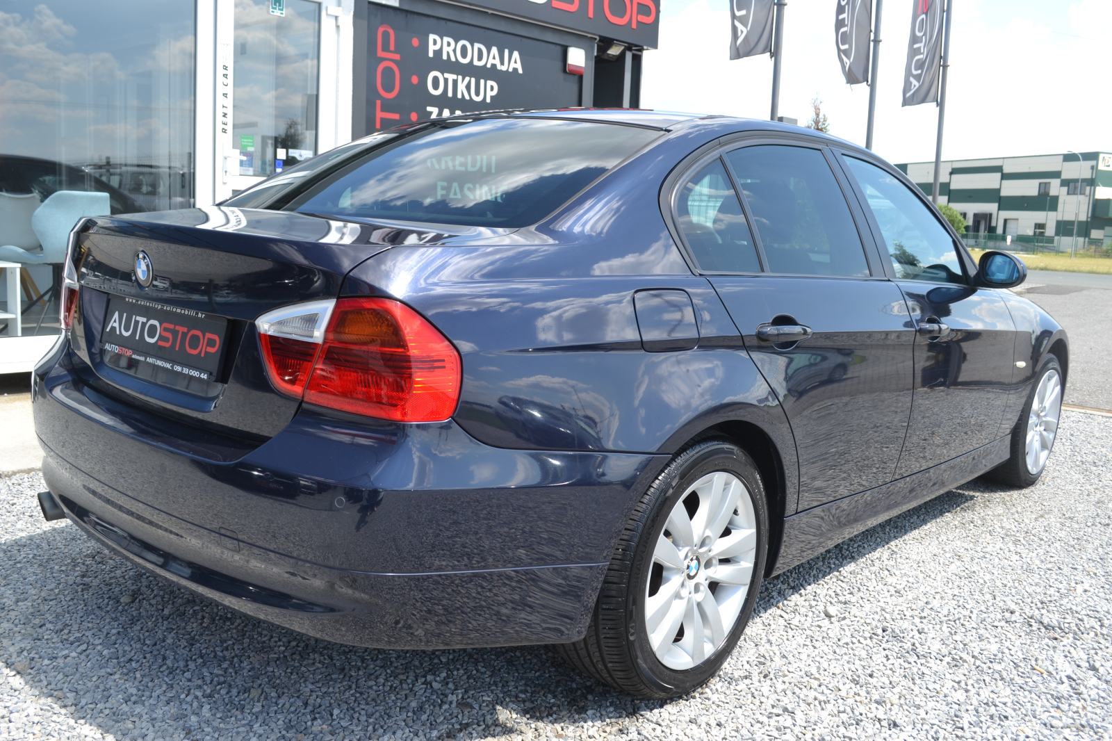BMW serija 3 318d *** MOTOR ODLIČAN *** REGISTRACIJA PUNU GODINU ***, fotografija 4