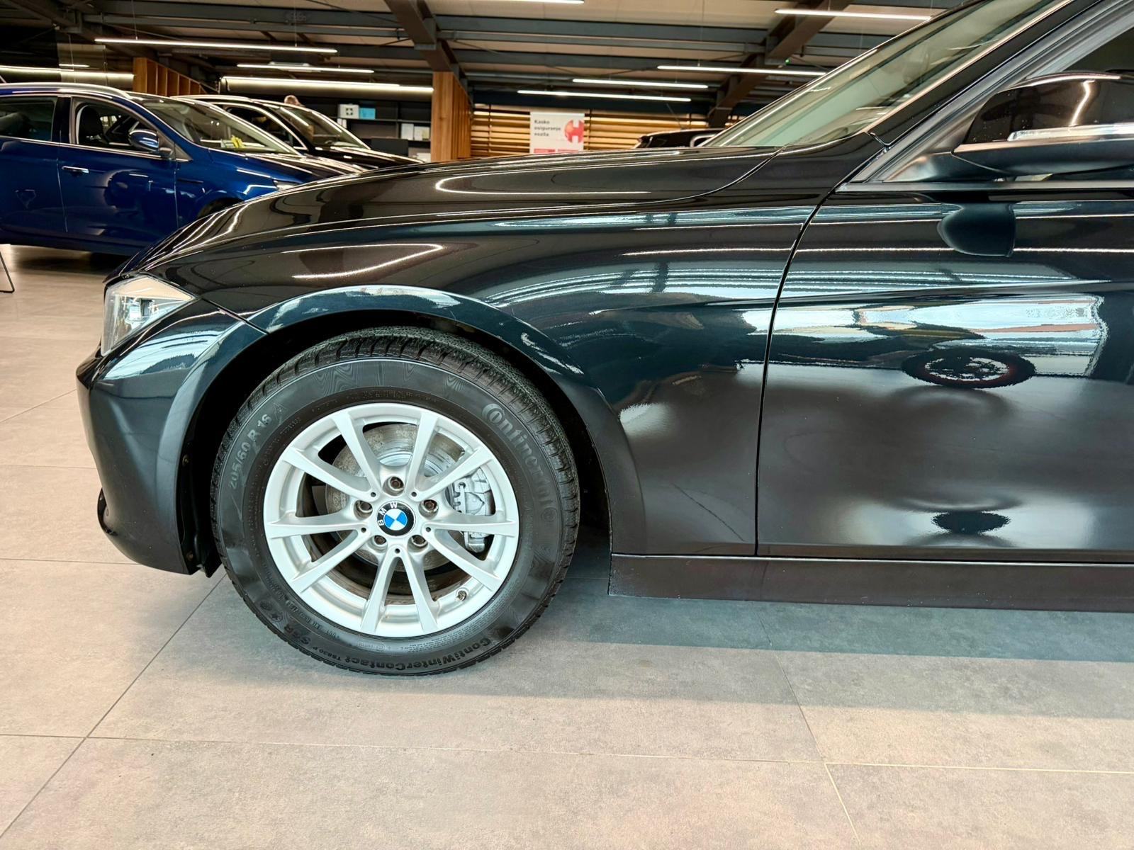 BMW serija 3 318d REGISTRIRAN • PARK. SENZORI • ALU16" • AUTOKREDIT, fotografija 10