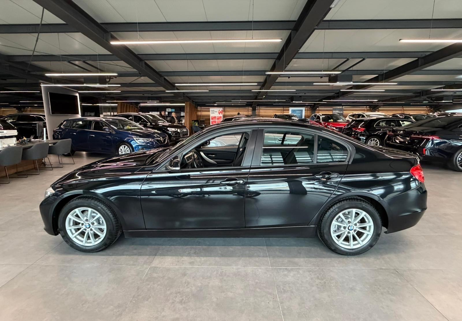 BMW serija 3 318d REGISTRIRAN • PARK. SENZORI • ALU16" • AUTOKREDIT, pogled izvana - slika 4