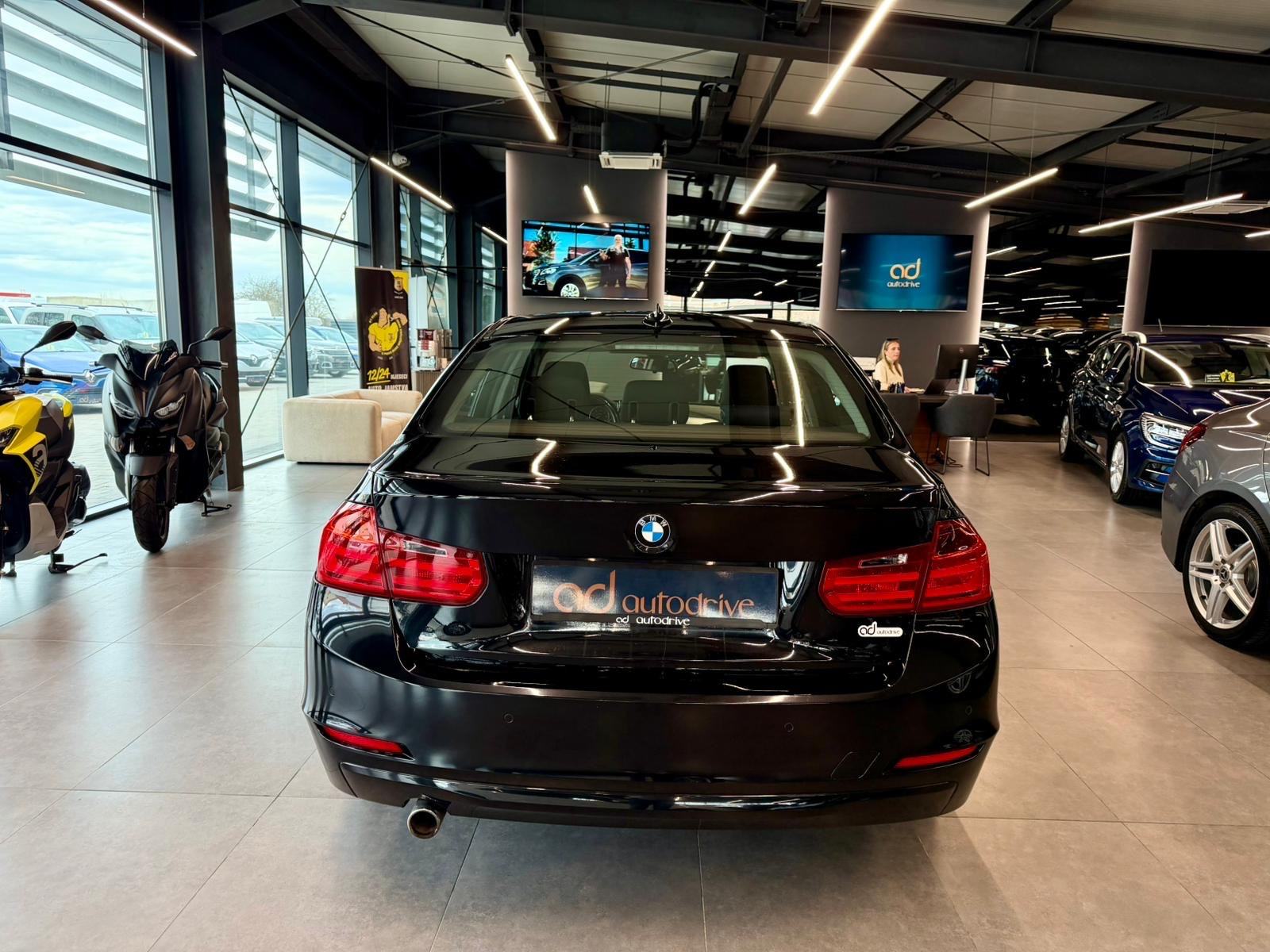 BMW serija 3 318d REGISTRIRAN • PARK. SENZORI • ALU16" • AUTOKREDIT, fotografija 6