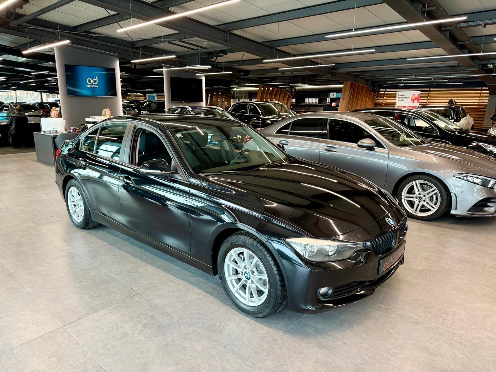 BMW serija 3 318d REGISTRIRAN • PARK. SENZORI • ALU16" • AUTOKREDIT, fotografija 9