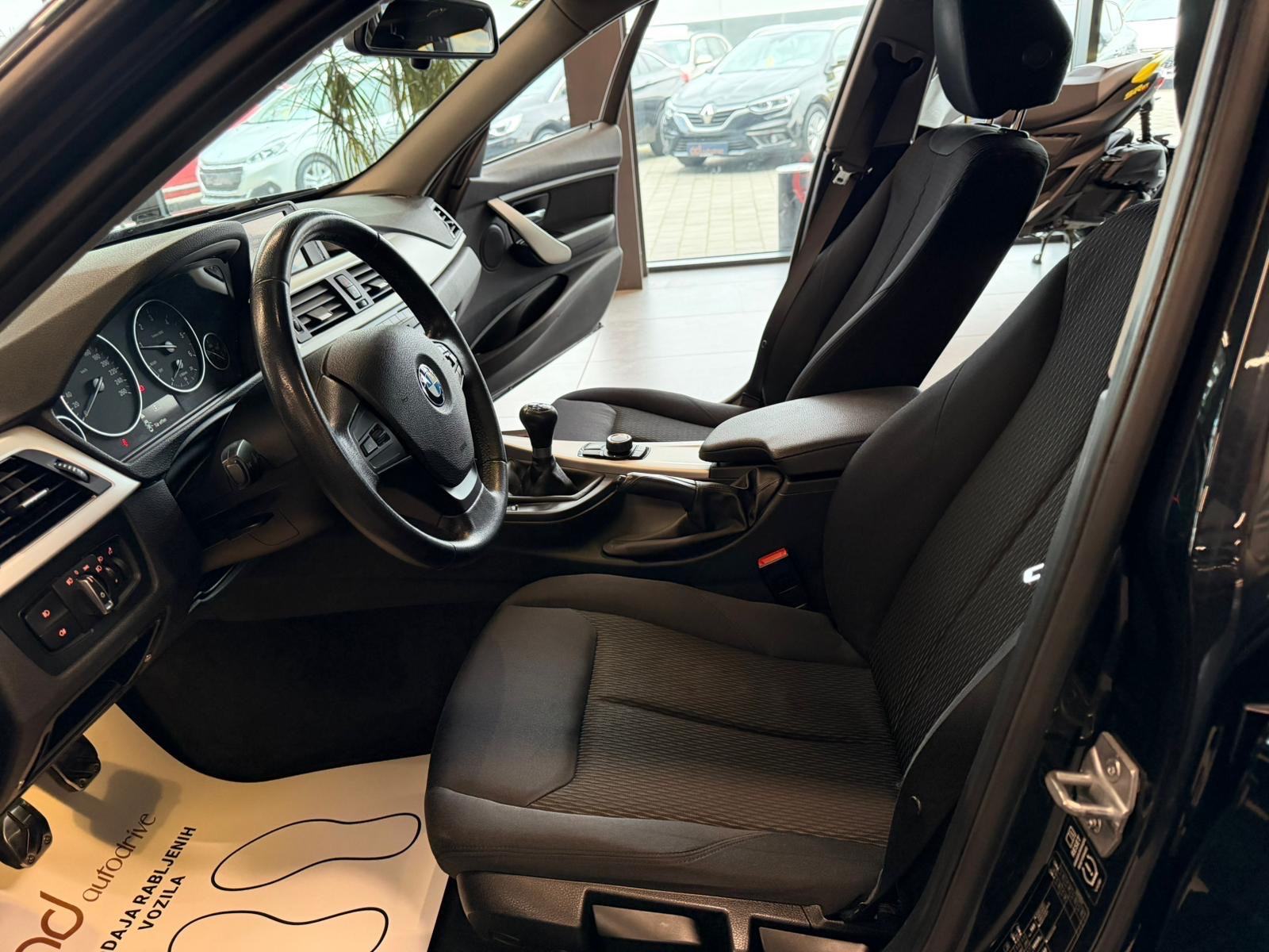 BMW serija 3 318d REGISTRIRAN • PARK. SENZORI • ALU16" • AUTOKREDIT, fotografija 14