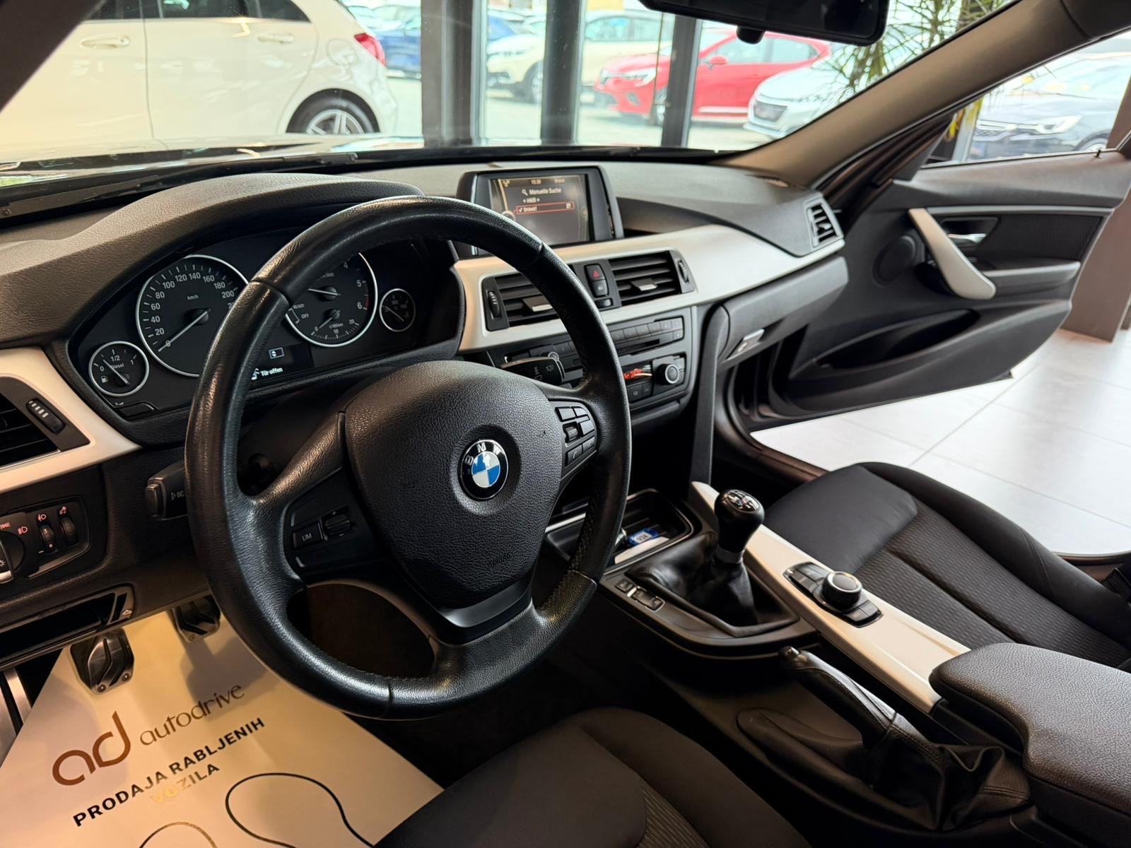 BMW serija 3 318d REGISTRIRAN • PARK. SENZORI • ALU16" • AUTOKREDIT, fotografija 13