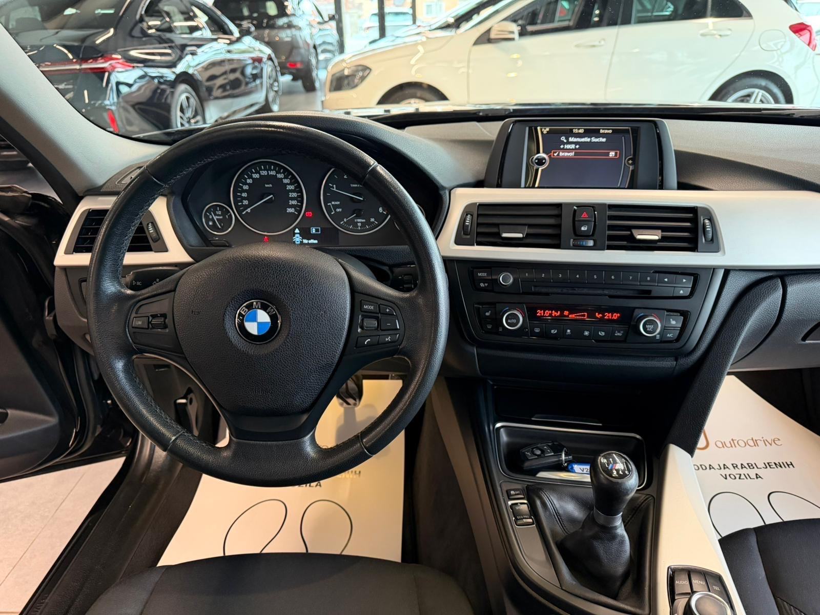 BMW serija 3 318d REGISTRIRAN • PARK. SENZORI • ALU16" • AUTOKREDIT, fotografija 16