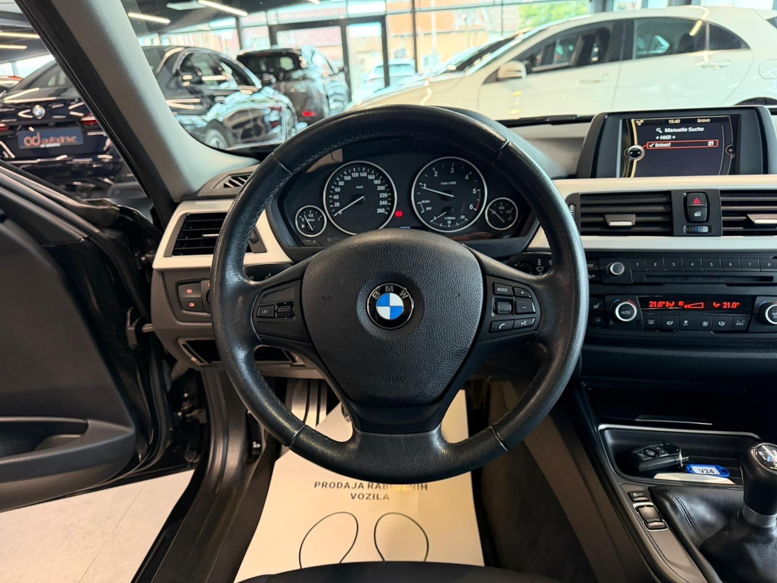 BMW serija 3 318d REGISTRIRAN • PARK. SENZORI • ALU16" • AUTOKREDIT, fotografija 17