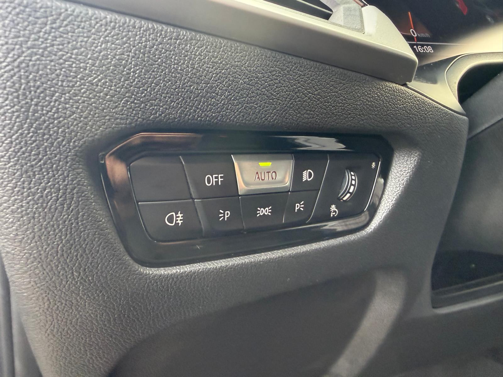 BMW serija 3 318d servis,reg 1 godinu,očuvan,kao nov!, fotografija 17