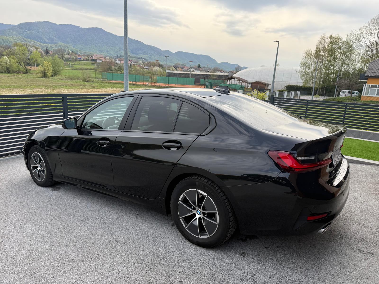 BMW serija 3 318d servis,reg 1 godinu,očuvan,kao nov!, fotografija 7
