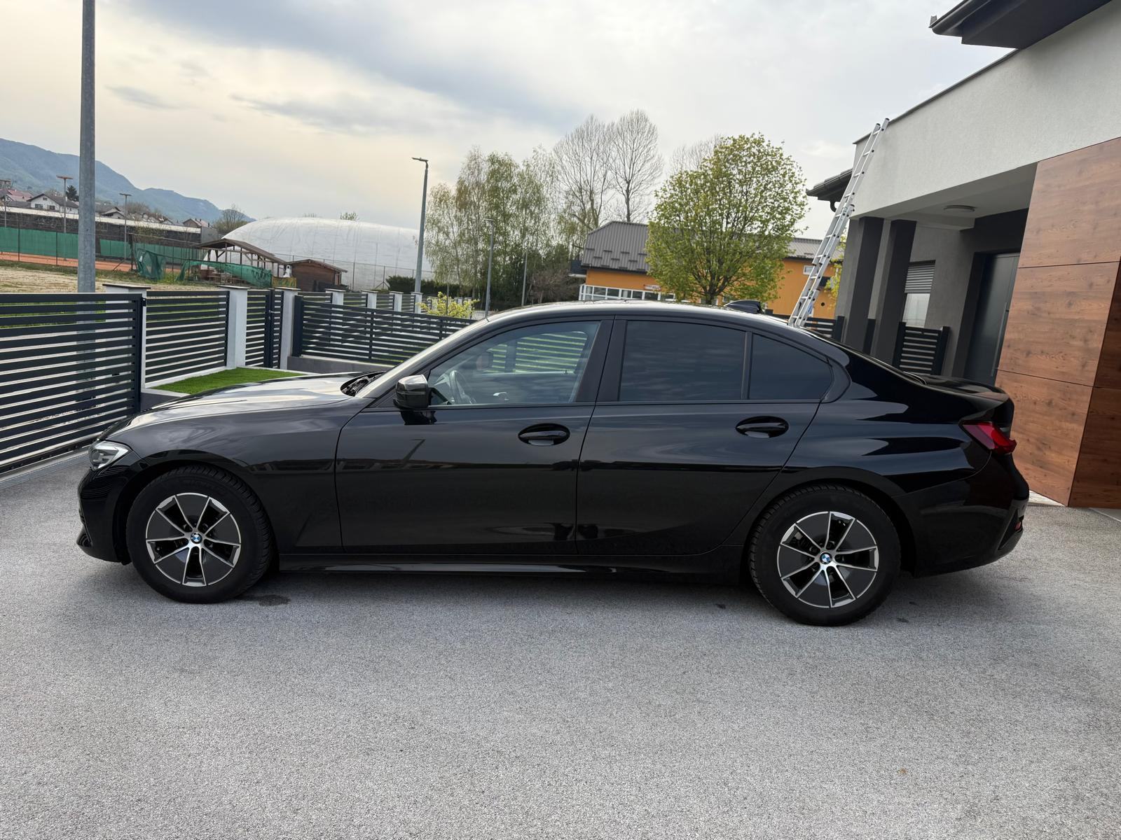 BMW serija 3 318d servis,reg 1 godinu,očuvan,kao nov!, fotografija 3