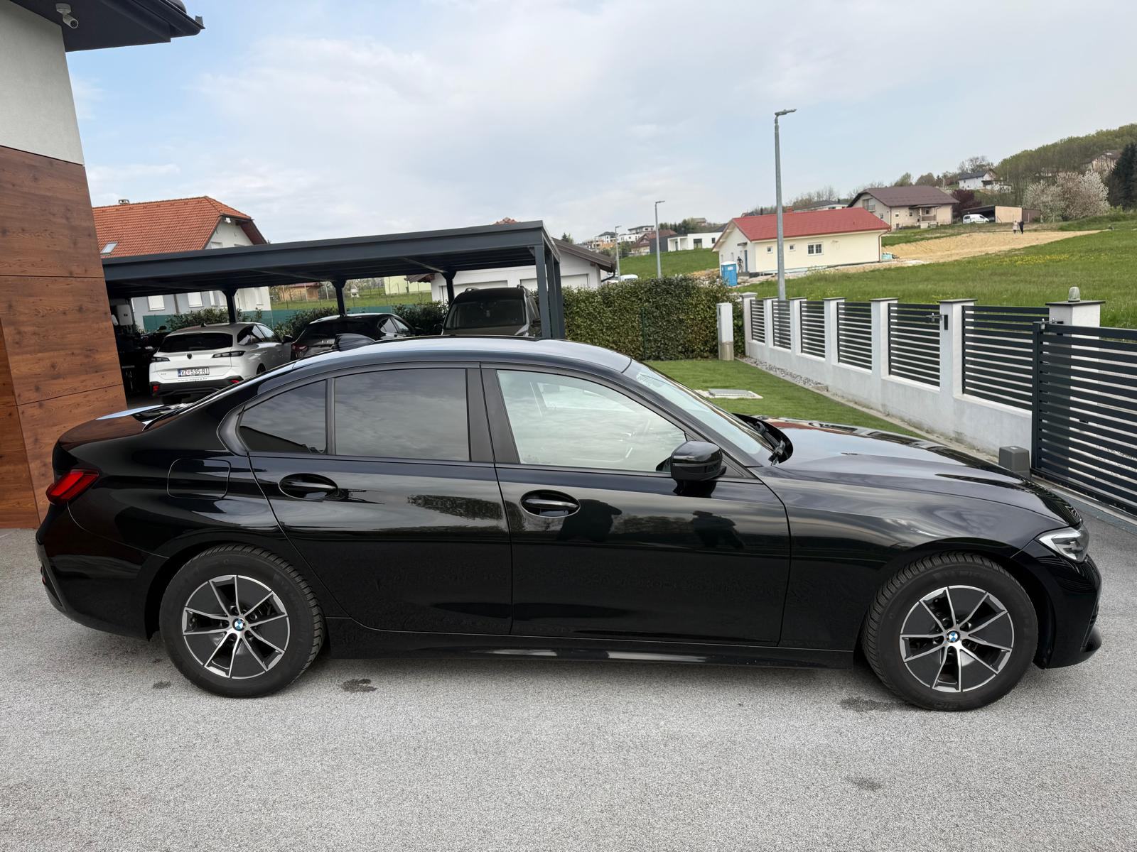 BMW serija 3 318d servis,reg 1 godinu,očuvan,kao nov!, fotografija 4