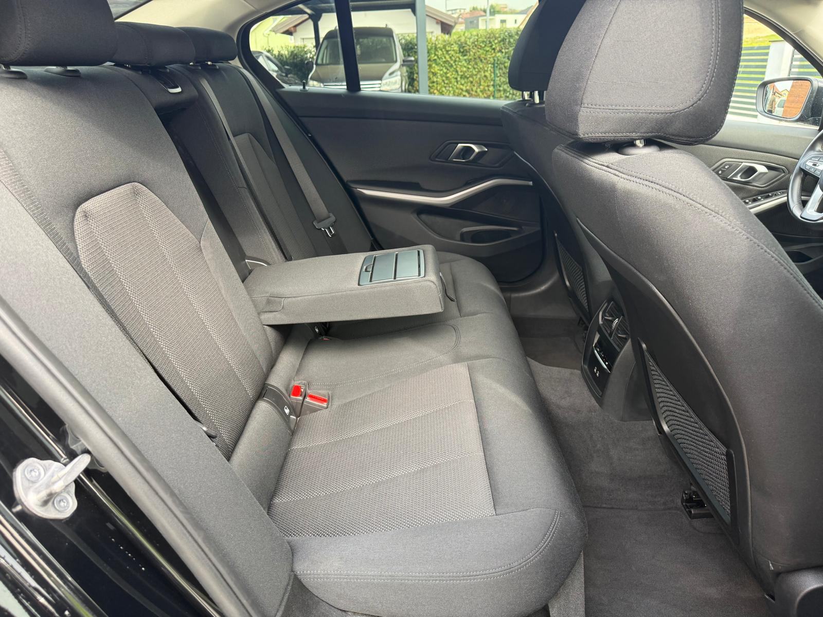 BMW serija 3 318d servis,reg 1 godinu,očuvan,kao nov!, fotografija 12