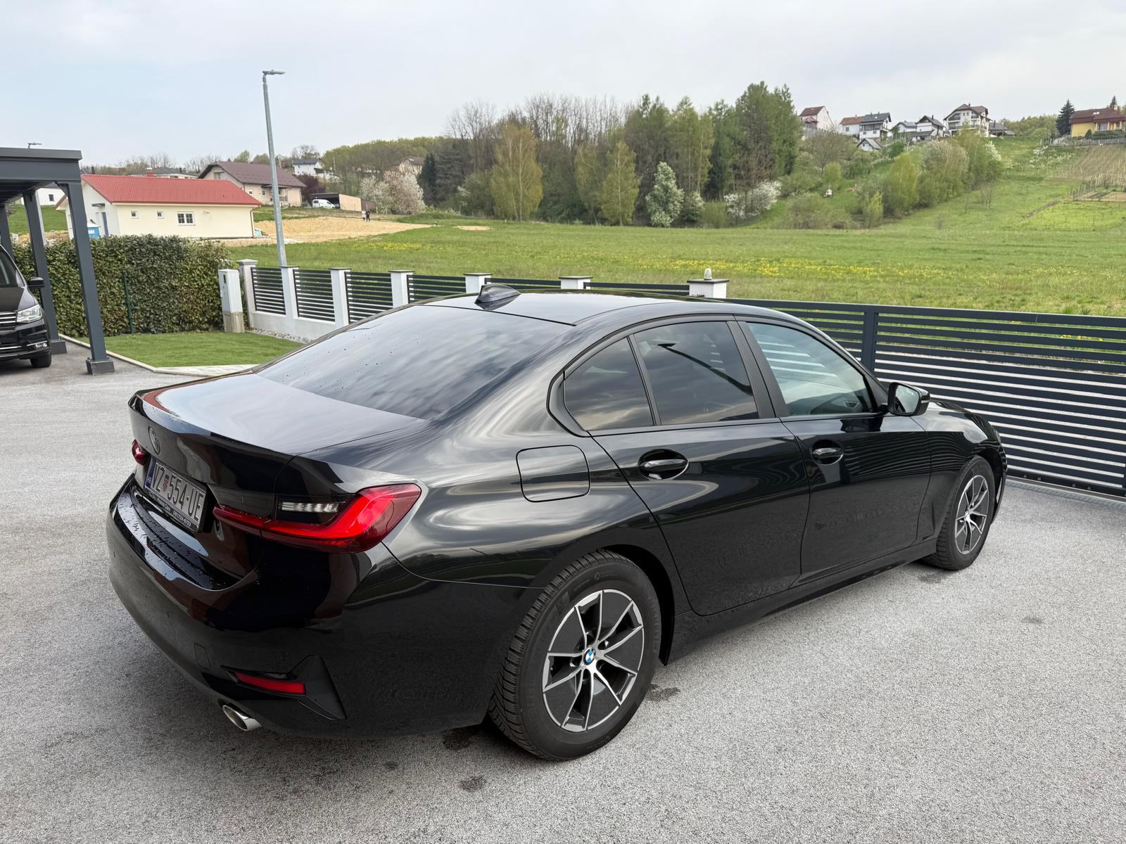 BMW serija 3 318d servis,reg 1 godinu,očuvan,kao nov!, fotografija 8