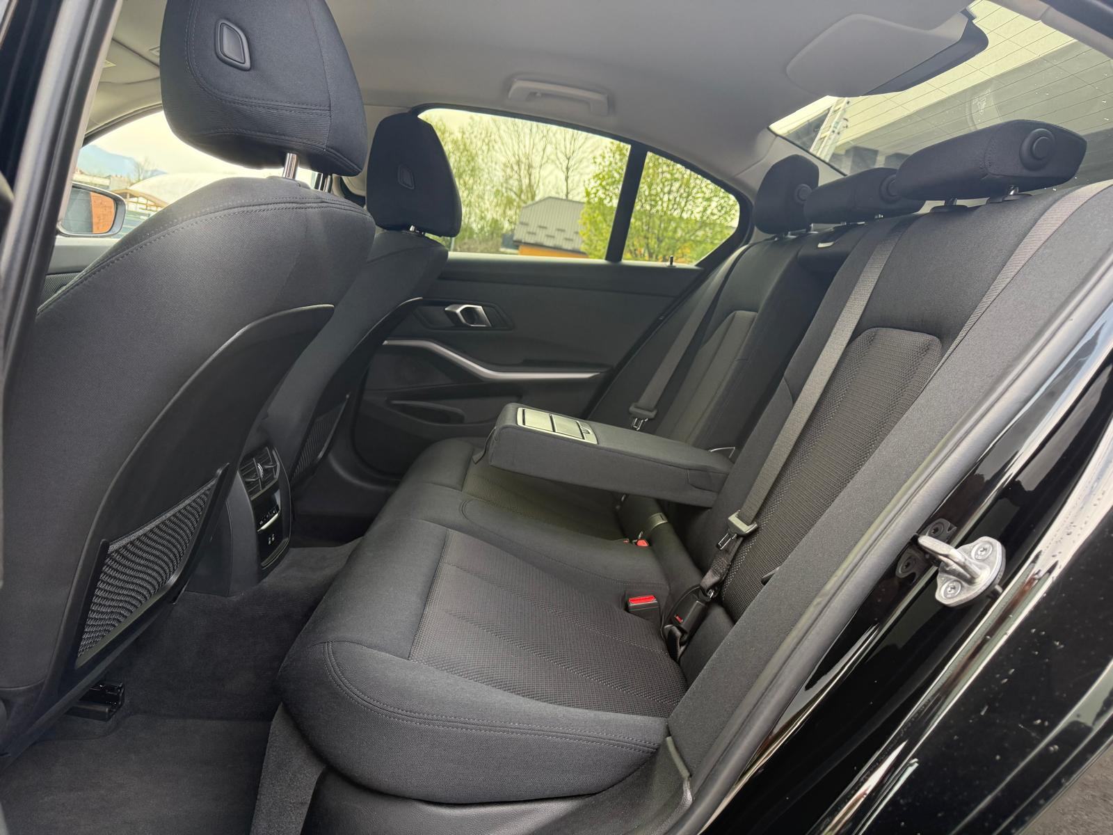 BMW serija 3 318d servis,reg 1 godinu,očuvan,kao nov!, fotografija 10