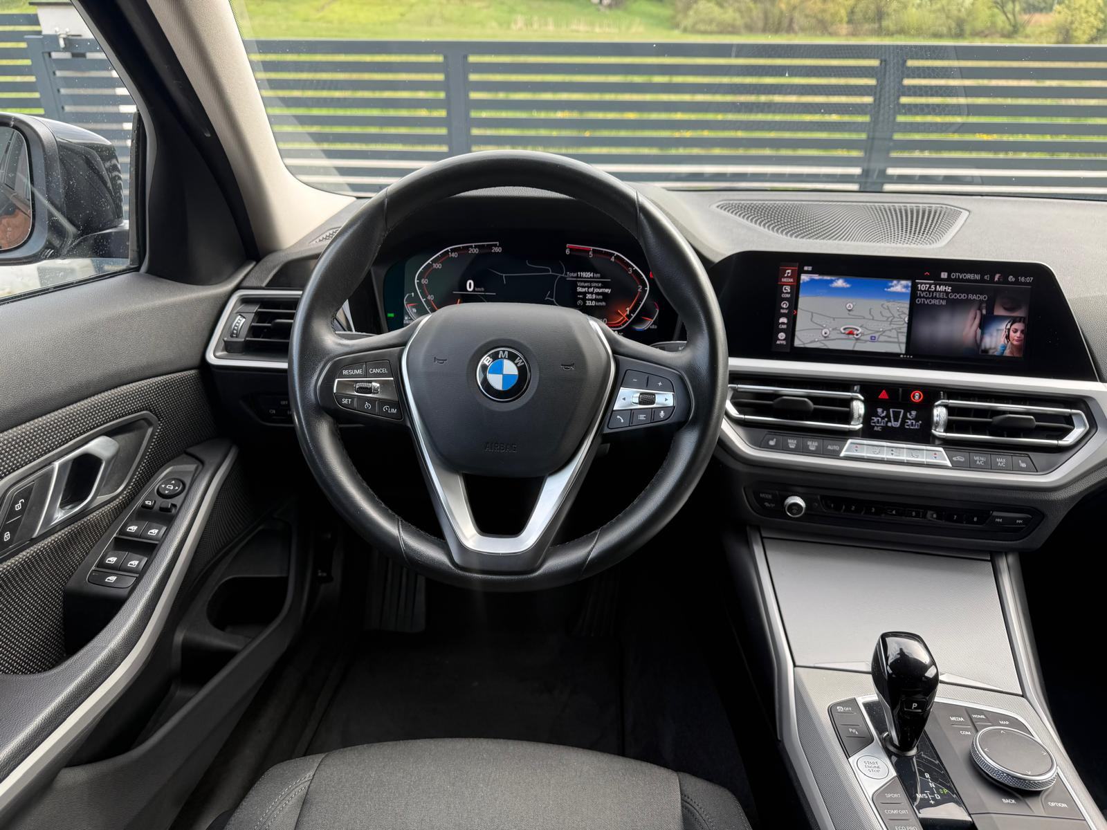 BMW serija 3 318d servis,reg 1 godinu,očuvan,kao nov!, fotografija 13
