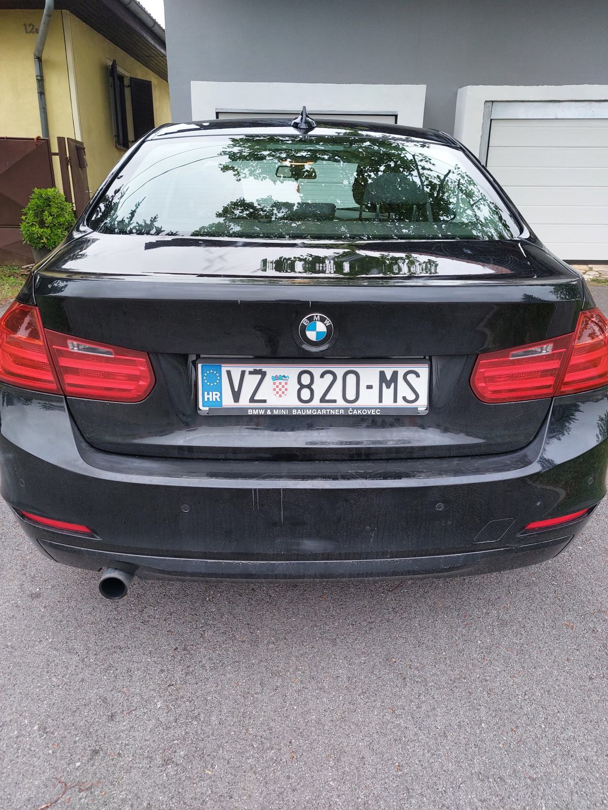 BMW F30, serija 3 318d, registriran godinu dana, fotografija 2