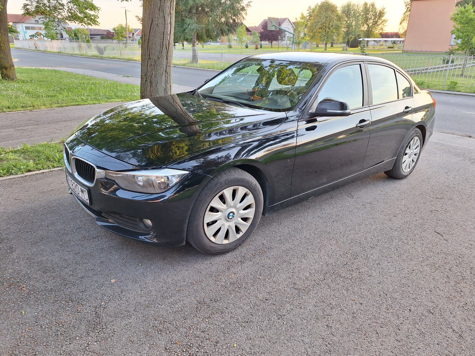 BMW F30, serija 3 318d, registriran godinu dana, fotografija 7