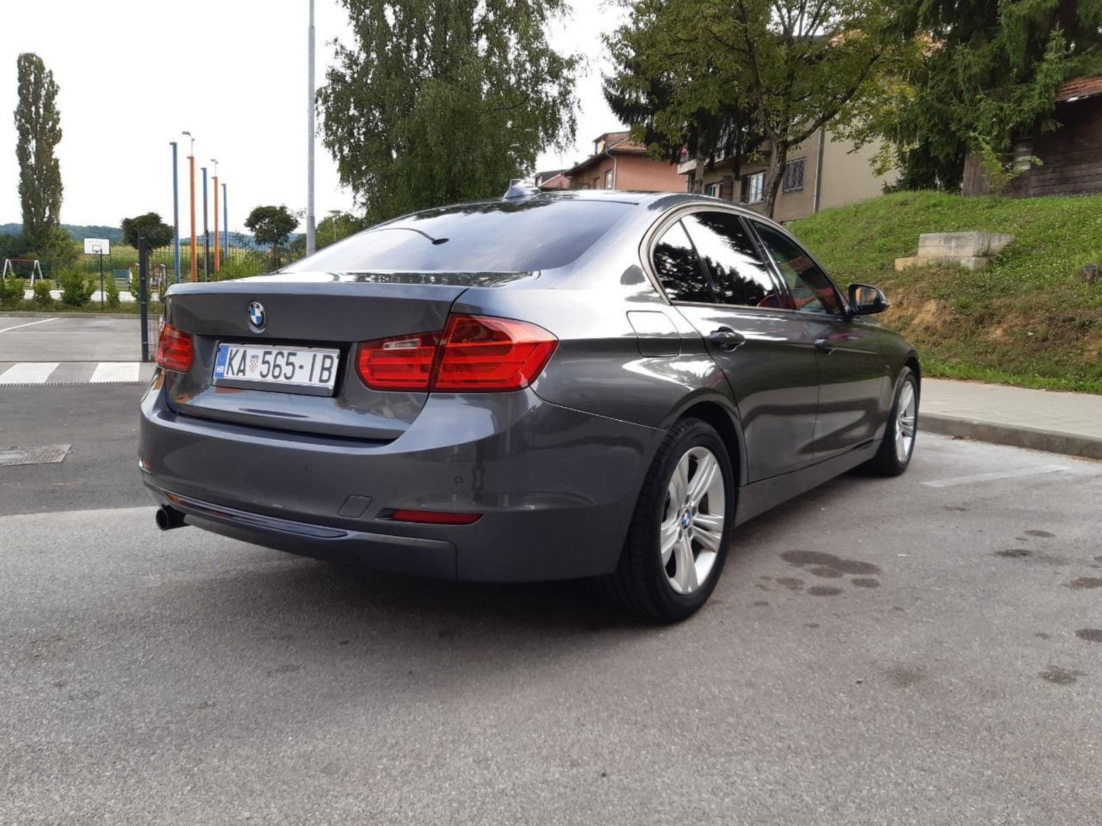 BMW serija 3 318d, fotografija 4