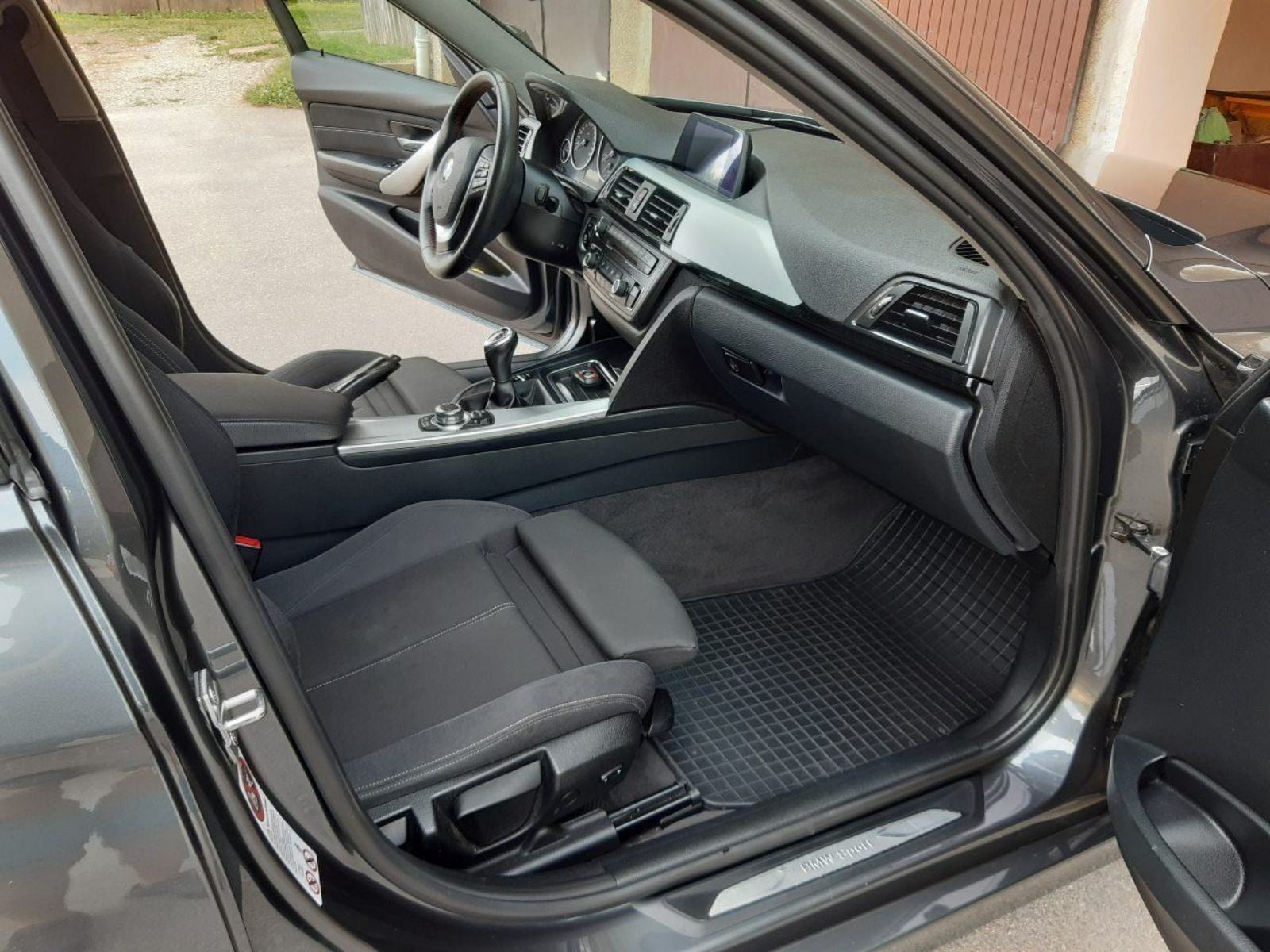 BMW serija 3 318d, fotografija 8