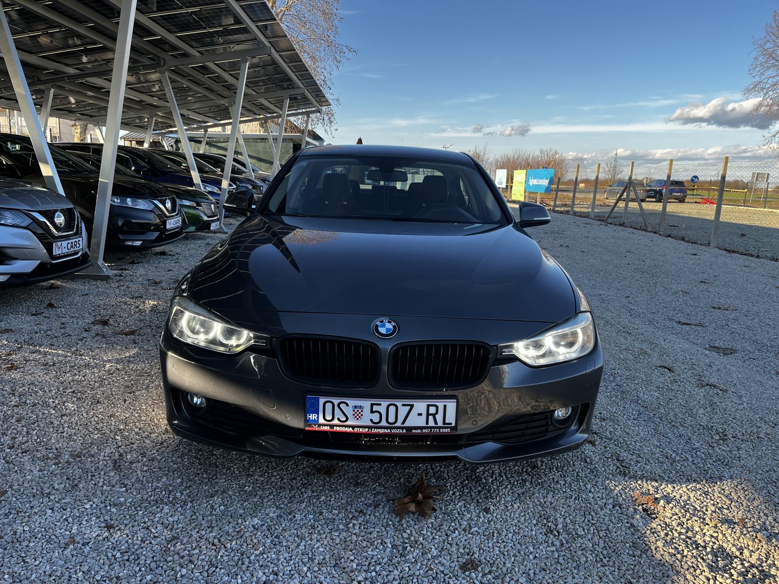 BMW serija 3 318d - NAVI,BI-XENON, NOVI LANAC, REG 11/2026, fotografija 2