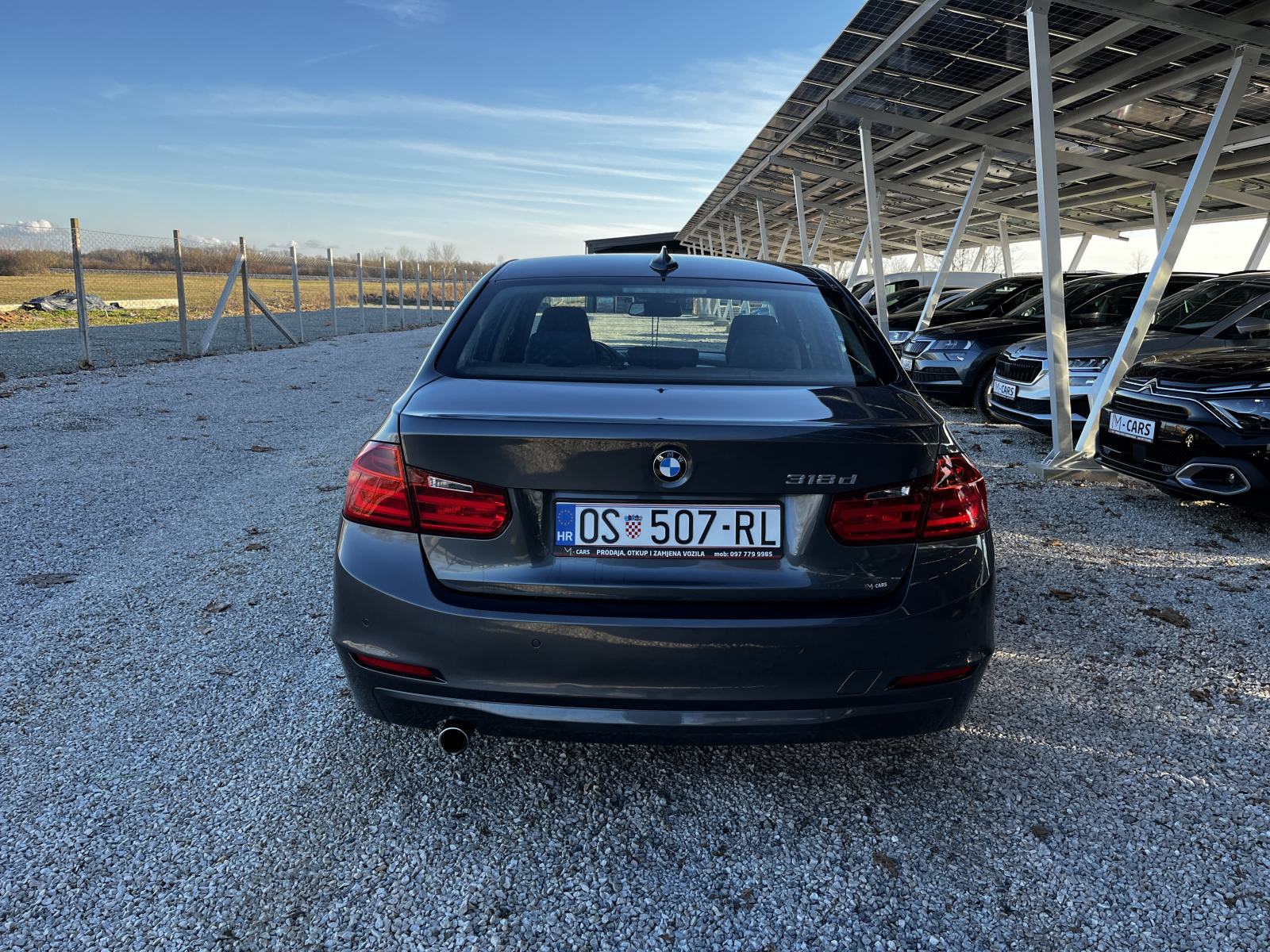 BMW serija 3 318d - NAVI,BI-XENON, NOVI LANAC, REG 11/2026, fotografija 4